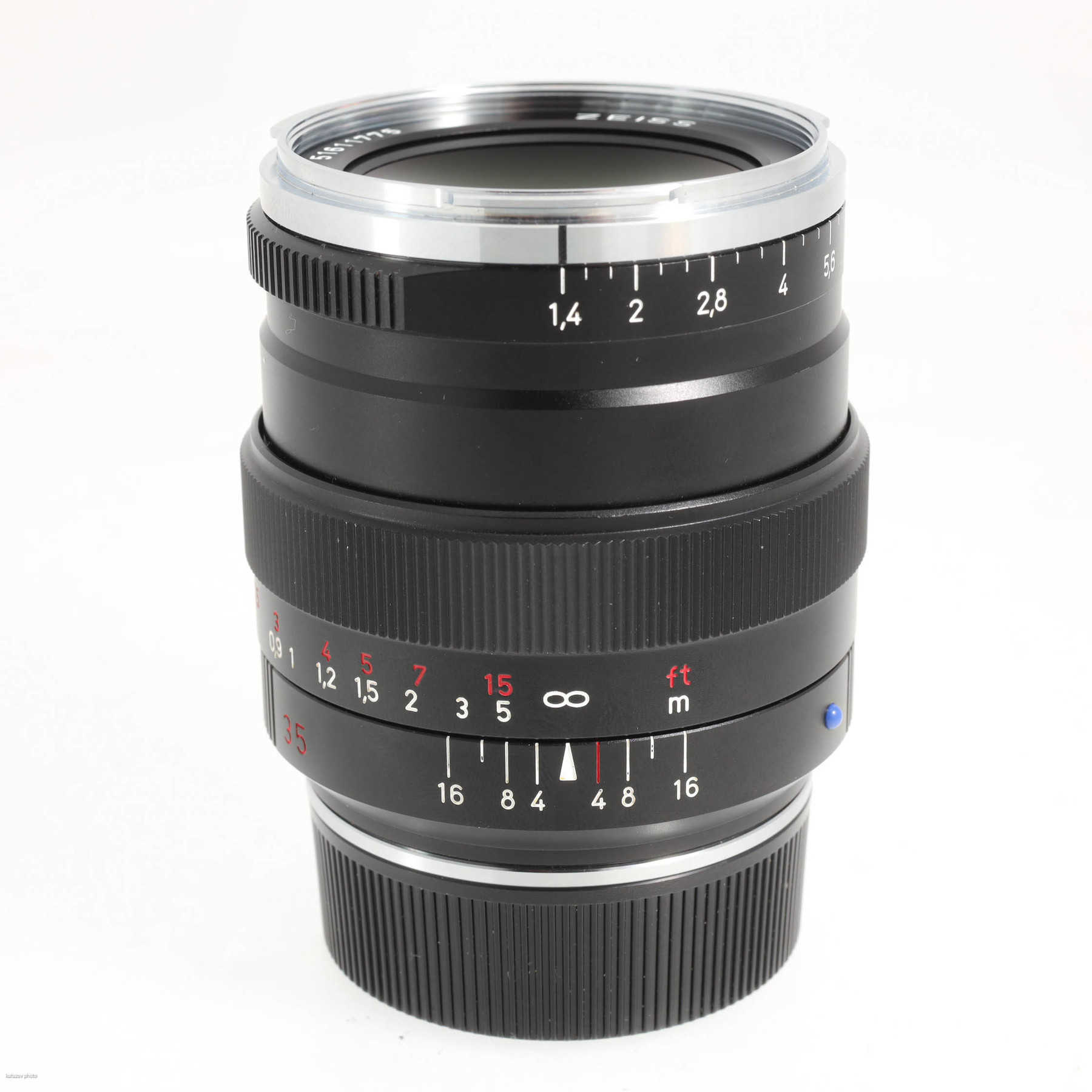 Zeiss Distagon T* 35mm f/1.4 ZM black Zeiss Distagon T* 35mm f/1.4 ZM black