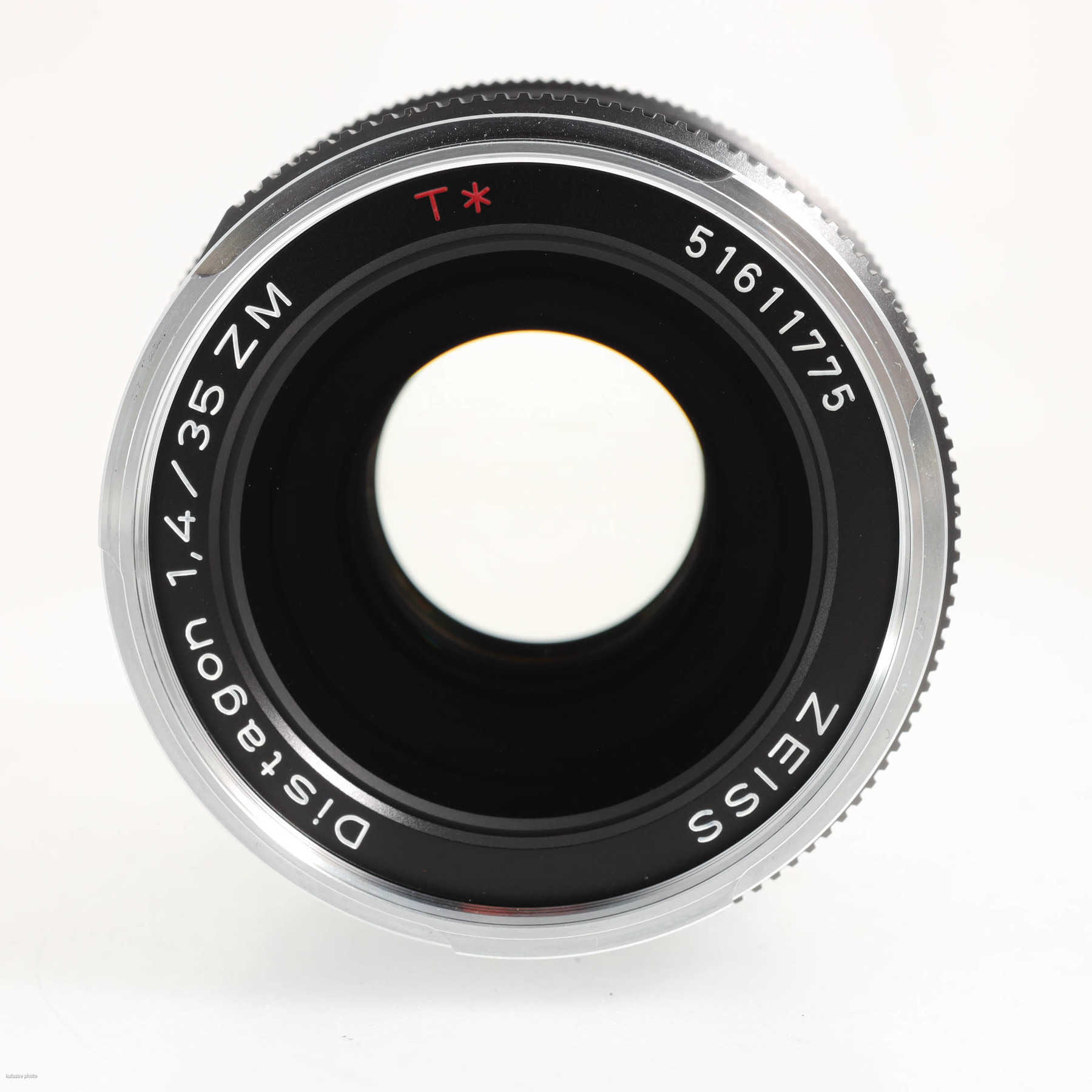 Zeiss Distagon T* 35mm f/1.4 ZM black Zeiss Distagon T* 35mm f/1.4 ZM black