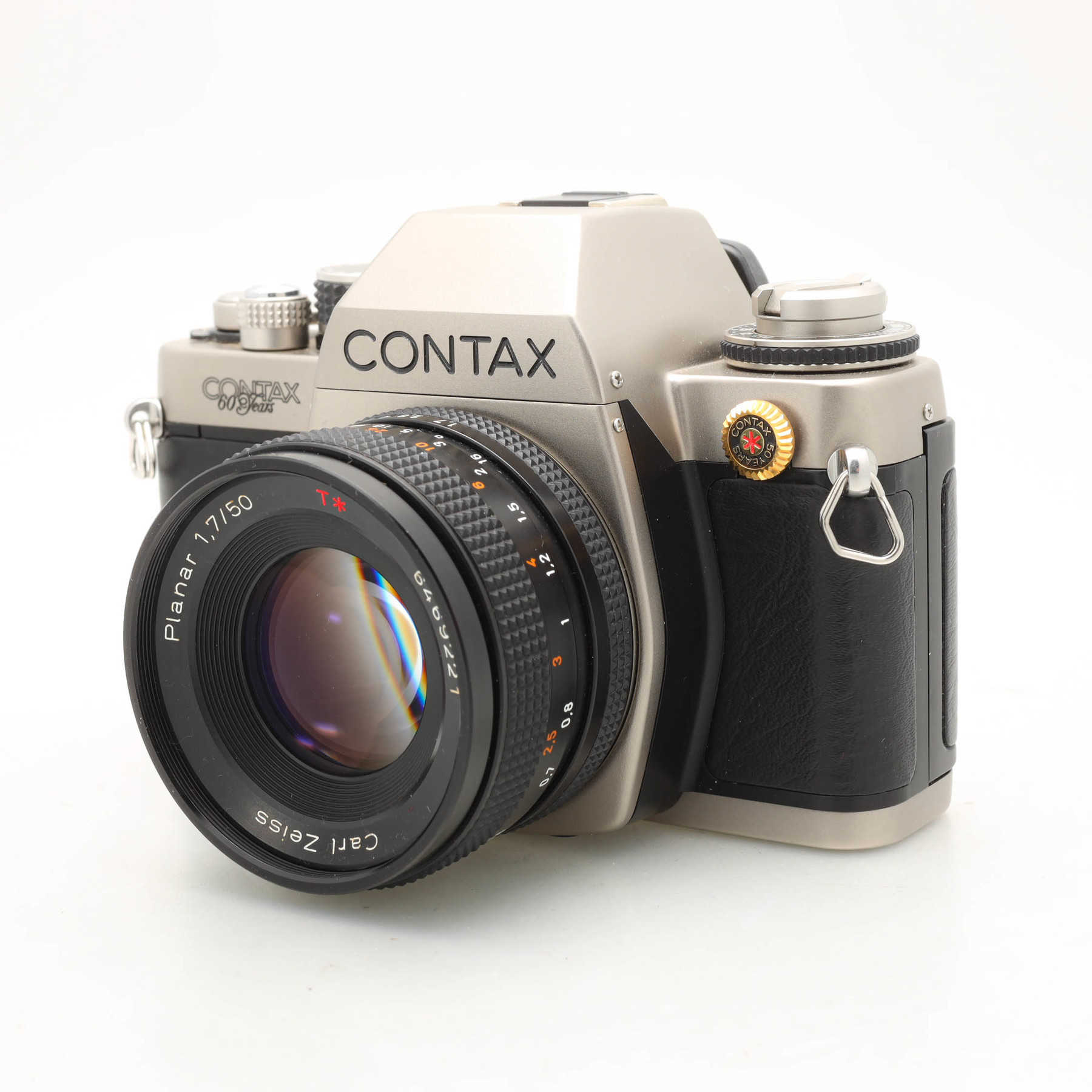 Contax S2 "60 Years" с объективом Zeiss 50mm f/1.7 Contax S2 "60 Years" с объективом Zeiss 50mm f/1.7