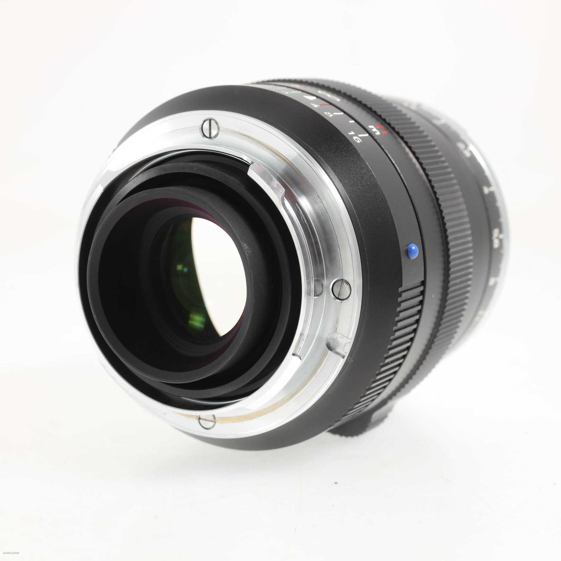 Zeiss Distagon T* 35mm f/1.4 ZM black Zeiss Distagon T* 35mm f/1.4 ZM black