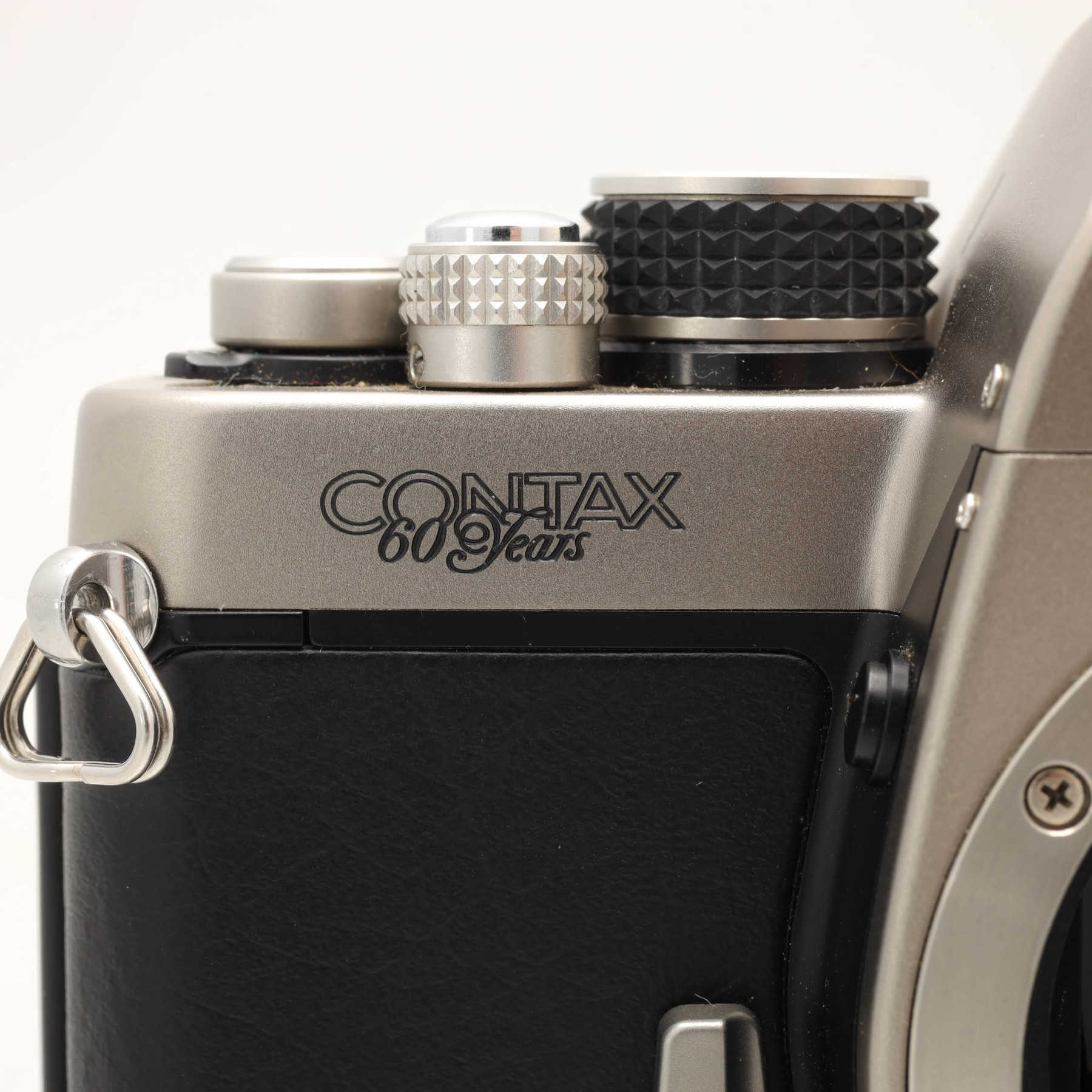 Contax S2 "60 Years" с объективом Zeiss 50mm f/1.7 Contax S2 "60 Years" с объективом Zeiss 50mm f/1.7