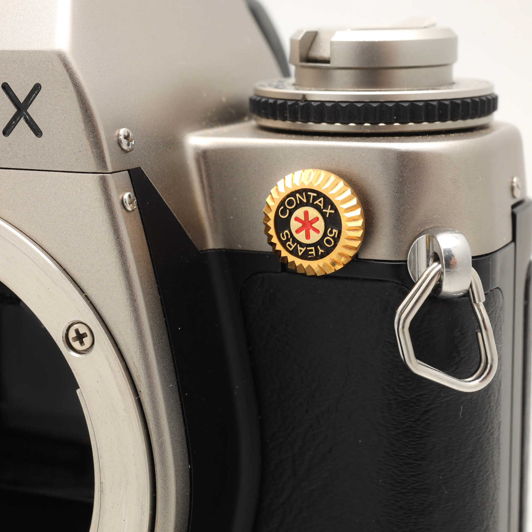 Contax S2 "60 Years" с объективом Zeiss 50mm f/1.7 Contax S2 "60 Years" с объективом Zeiss 50mm f/1.7