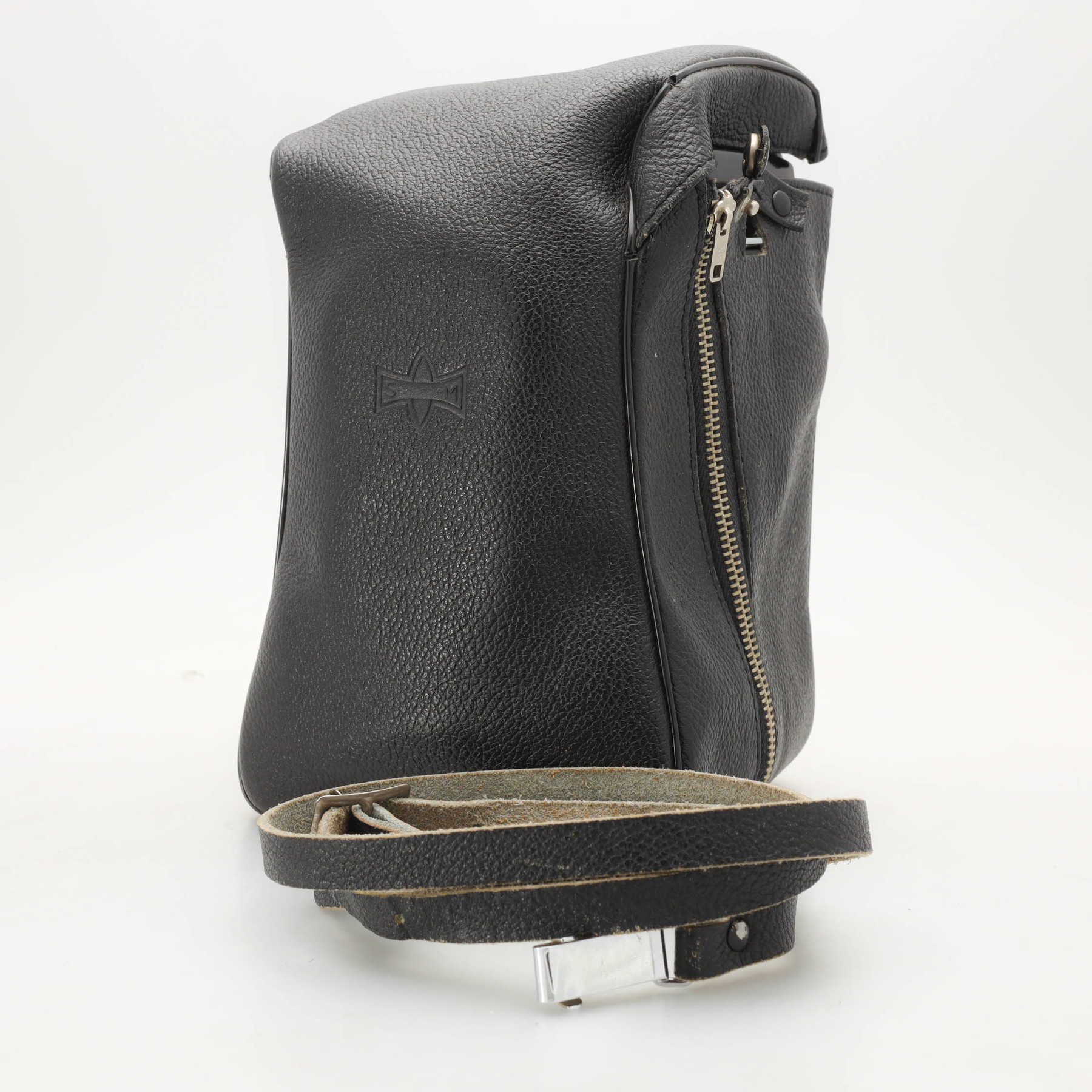 Mamiya C3 Professional с объективом 80mm f/2.8 и запасом плёнки Mamiya C3 Professional с объективом 80mm f/2.8 и запасом плёнки