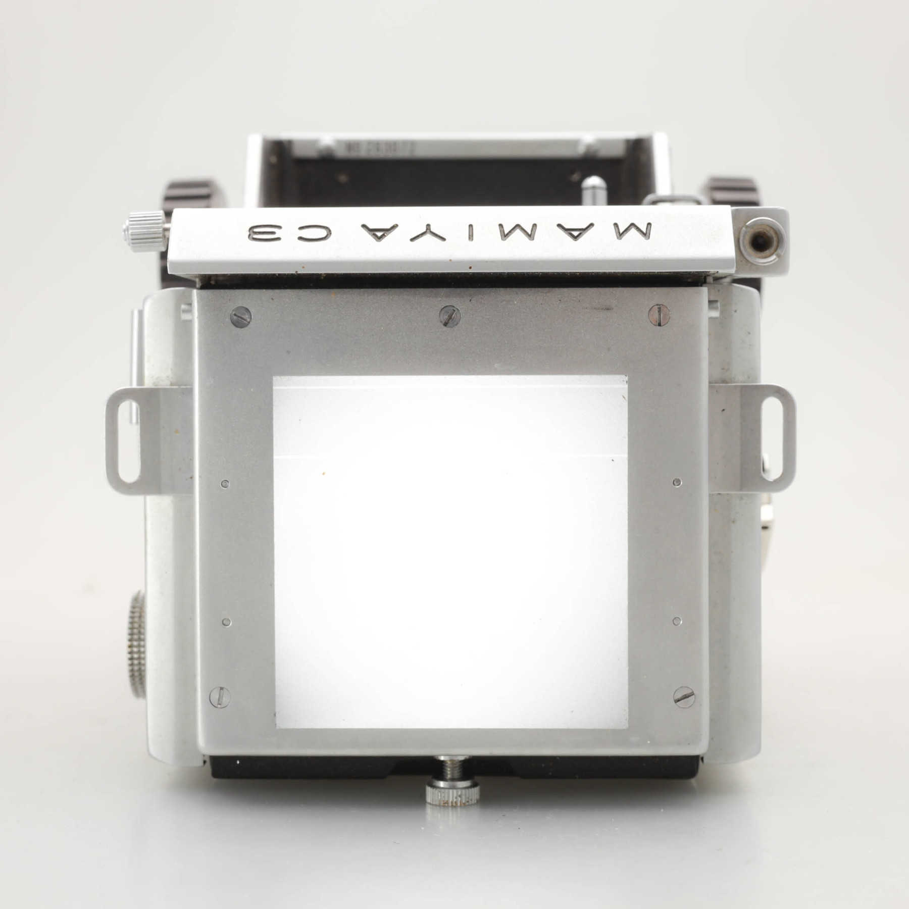 Mamiya C3 Professional с объективом 80mm f/2.8 и запасом плёнки Mamiya C3 Professional с объективом 80mm f/2.8 и запасом плёнки