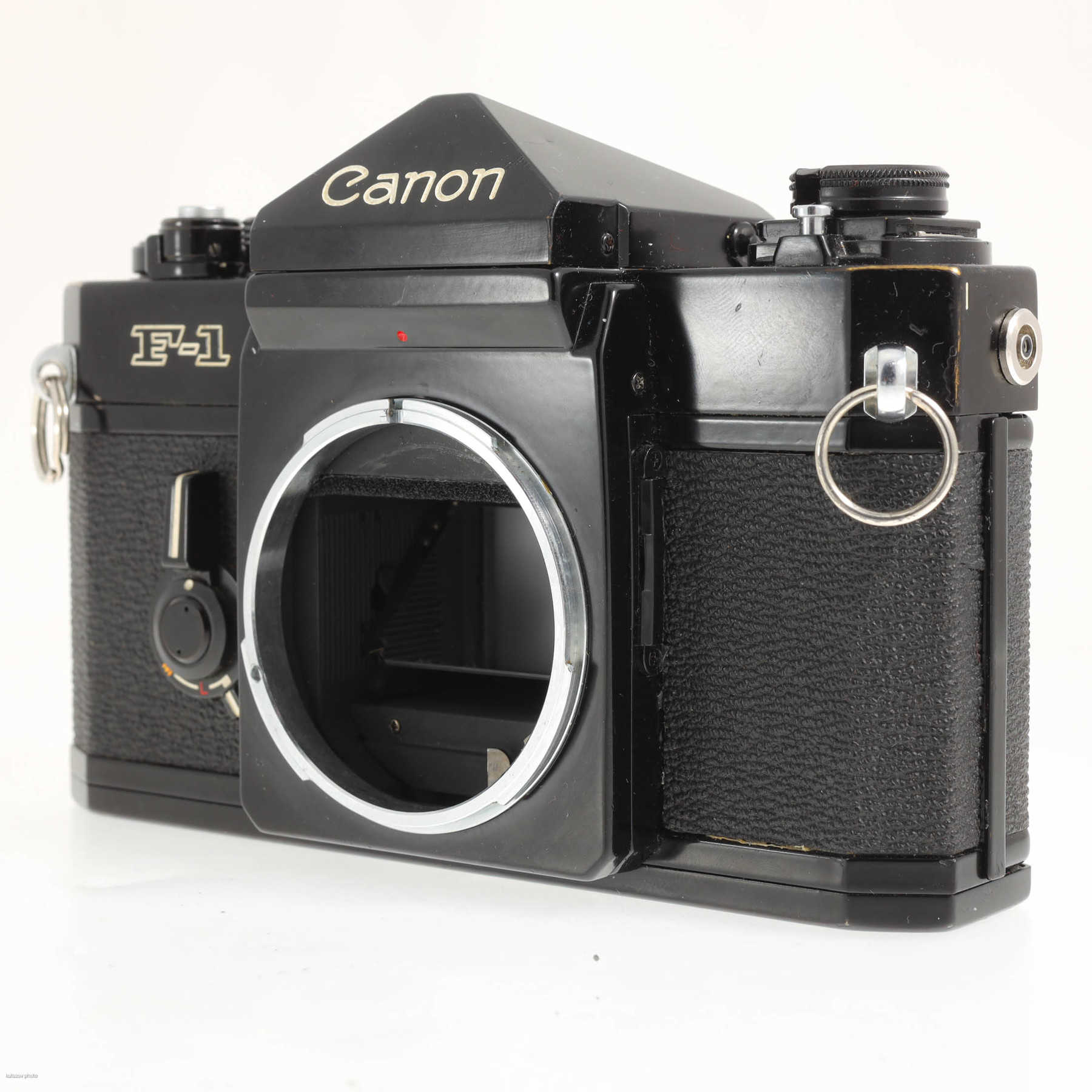 Canon F-1 с объективом FD 50mm f/1.4 Canon F-1 с объективом FD 50mm f/1.4