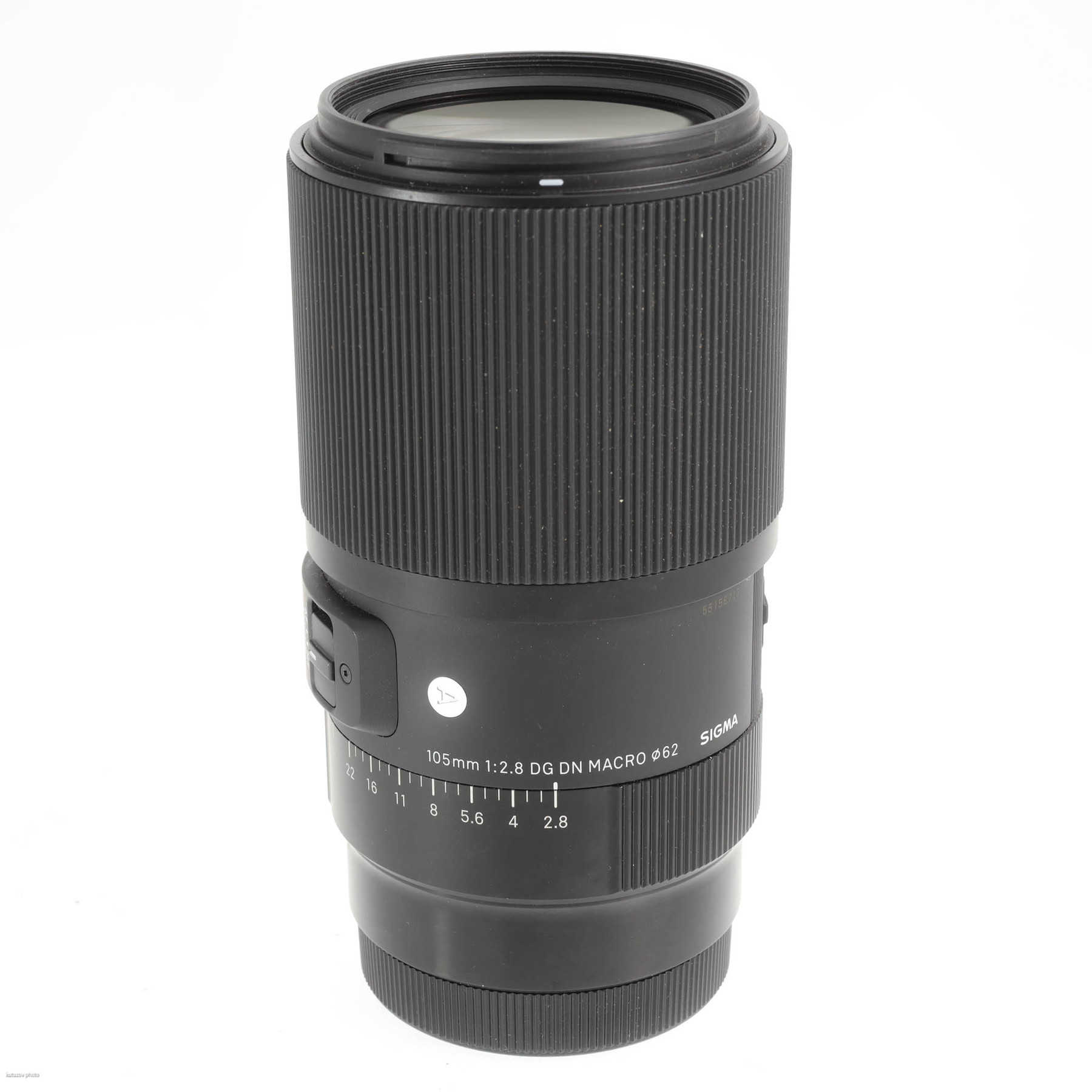 Sigma 105mm f/2.8 DG DN Macro (L-mount) Sigma 105mm f/2.8 DG DN Macro (L-mount)