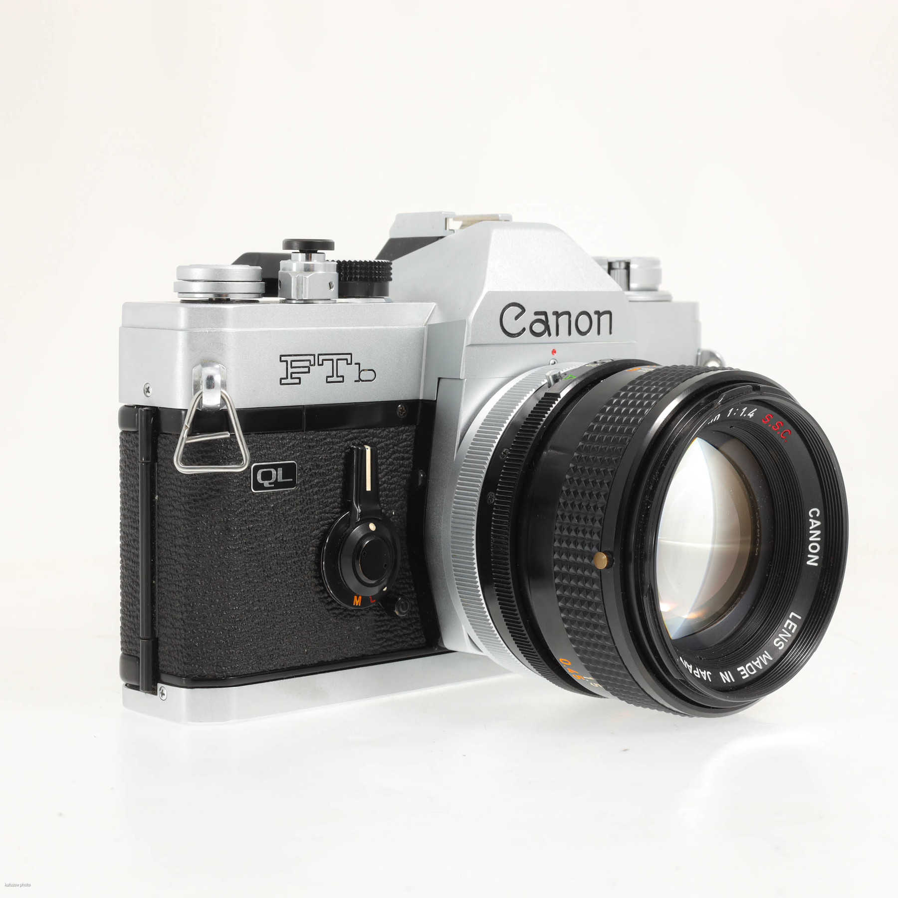 Canon FTb с объективом FD 50mm f/1.4 S.S.C. Canon FTb с объективом FD 50mm f/1.4 S.S.C.
