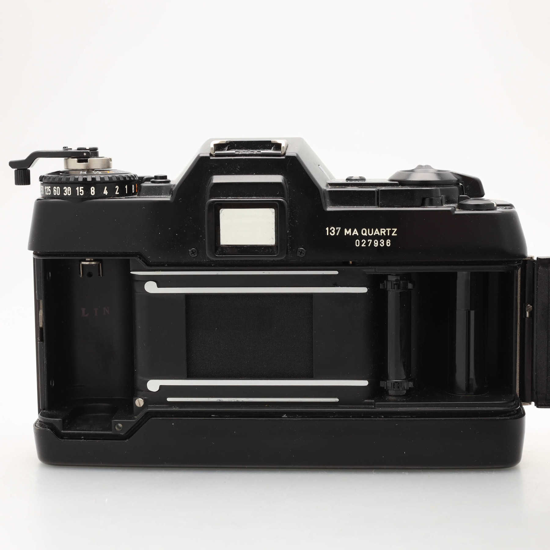 Contax 137 MA Quatz с объективом Yashica 50mm f/2 ML Contax 137 MA Quatz с объективом Yashica 50mm f/2 ML