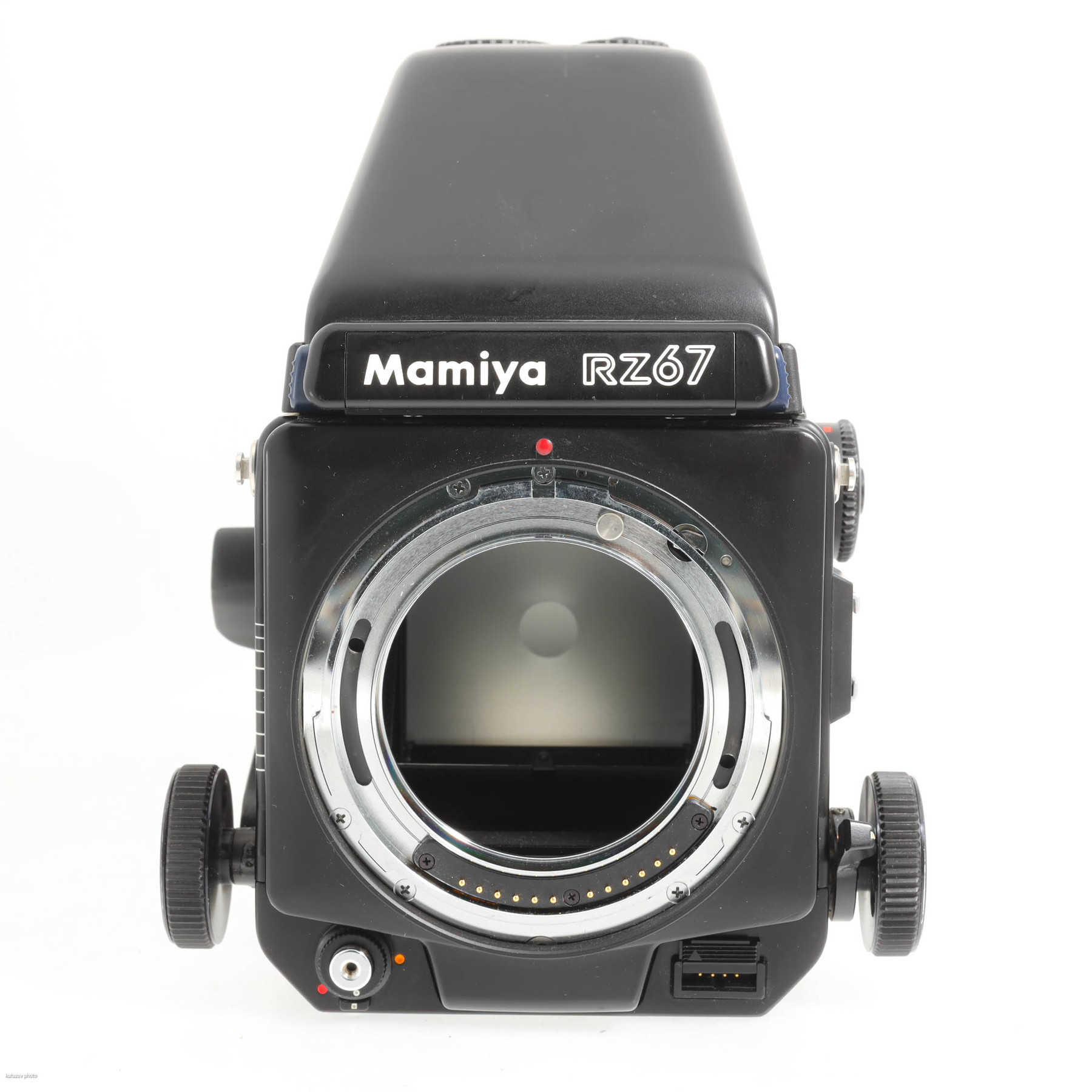 Mamiya RZ67 PRO с объективом Z 180mm f/4.5 W-N и призменным AE видоискателем Mamiya RZ67 PRO с объективом Z 180mm f/4.5 W-N и призменным AE видоискателем