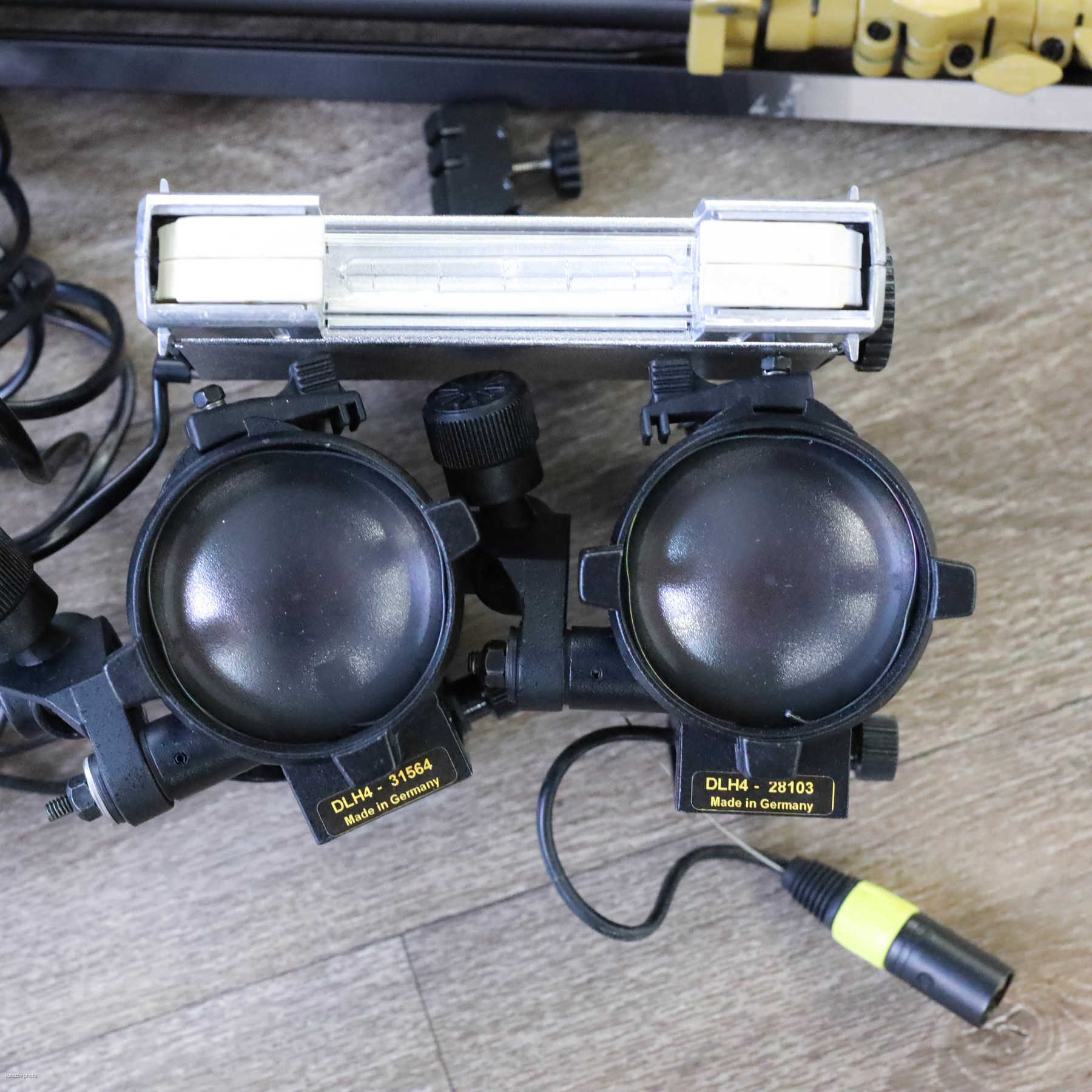 Dedolight DLH4 (2 шт) + Lowel V-Light Dedolight DLH4 (2 шт) + Lowel V-Light