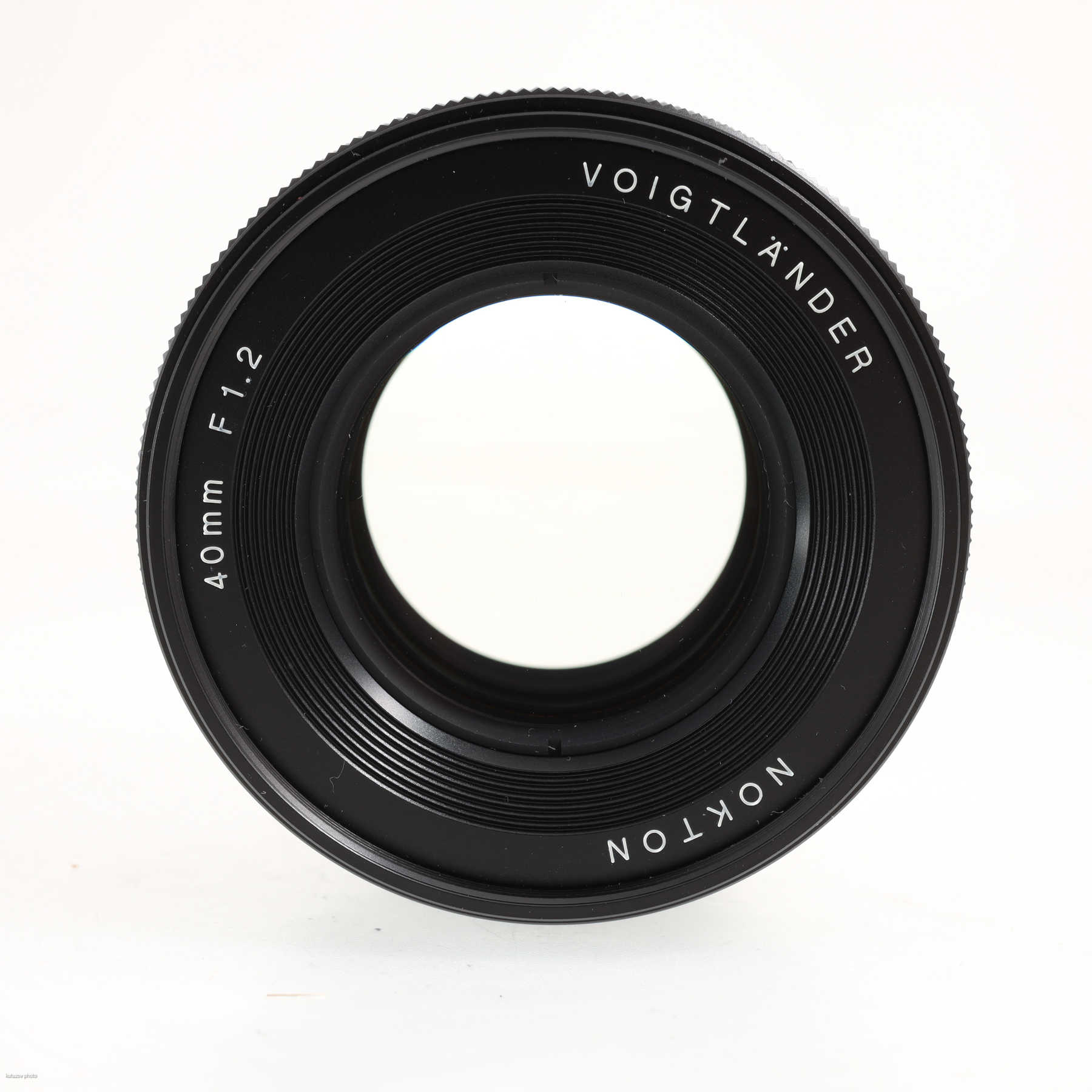 Voigtländer 40mm f/1.2 Nokton aspherical (Sony E-mount) Voigtländer 40mm f/1.2 Nokton aspherical (Sony E-mount)