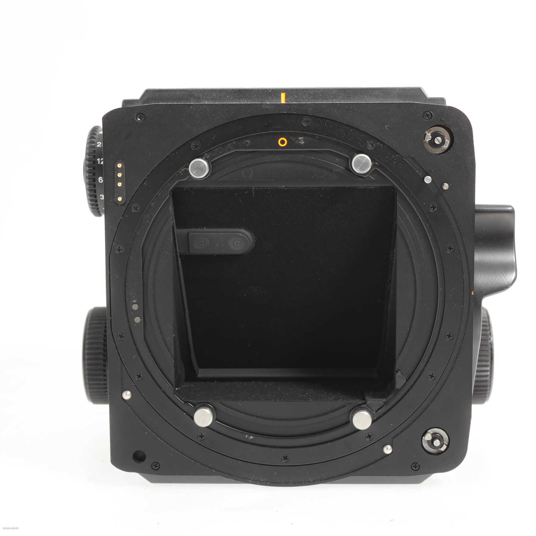Mamiya RZ67 PRO с объективом Z 180mm f/4.5 W-N и призменным AE видоискателем Mamiya RZ67 PRO с объективом Z 180mm f/4.5 W-N и призменным AE видоискателем