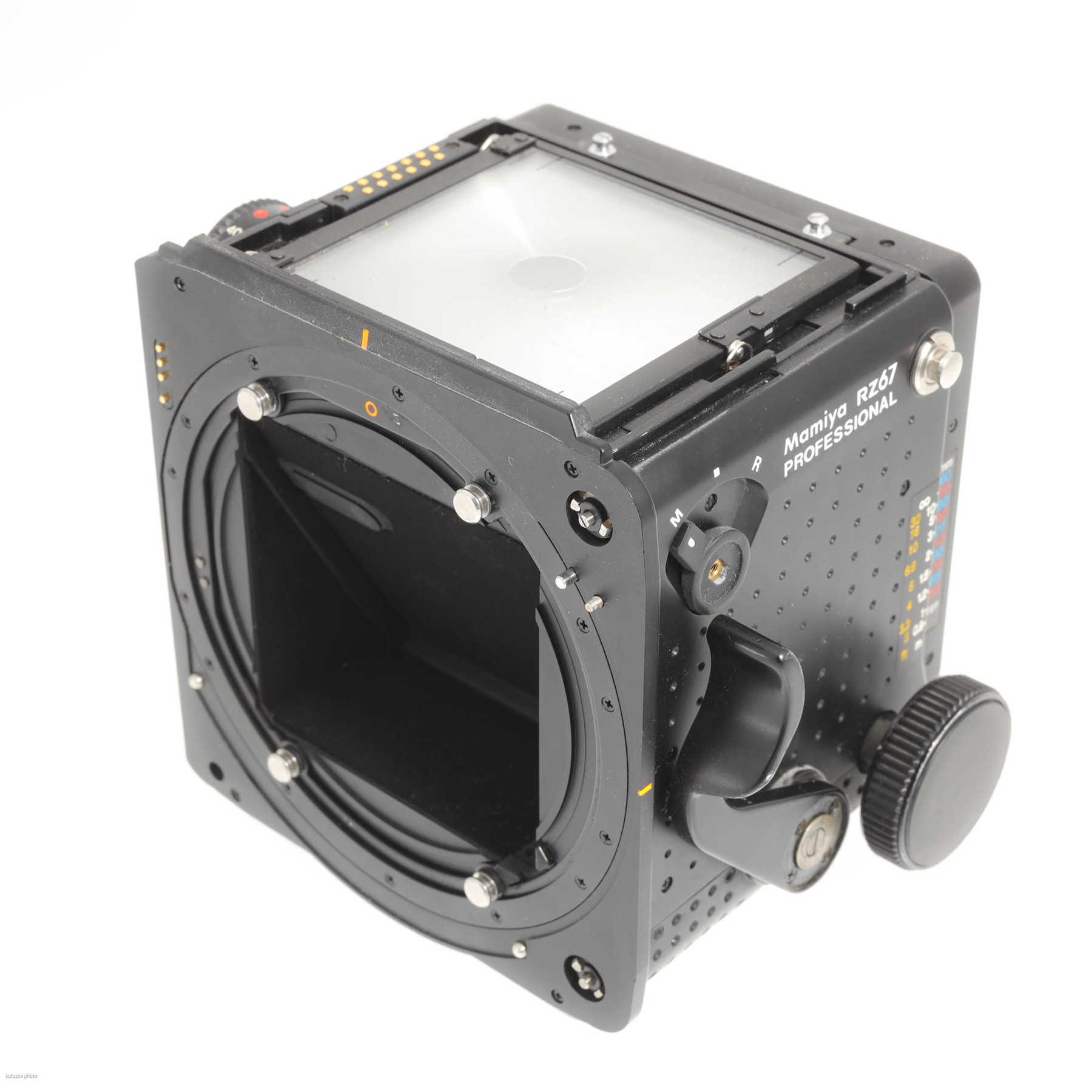 Mamiya RZ67 PRO с объективом Z 180mm f/4.5 W-N и призменным AE видоискателем Mamiya RZ67 PRO с объективом Z 180mm f/4.5 W-N и призменным AE видоискателем