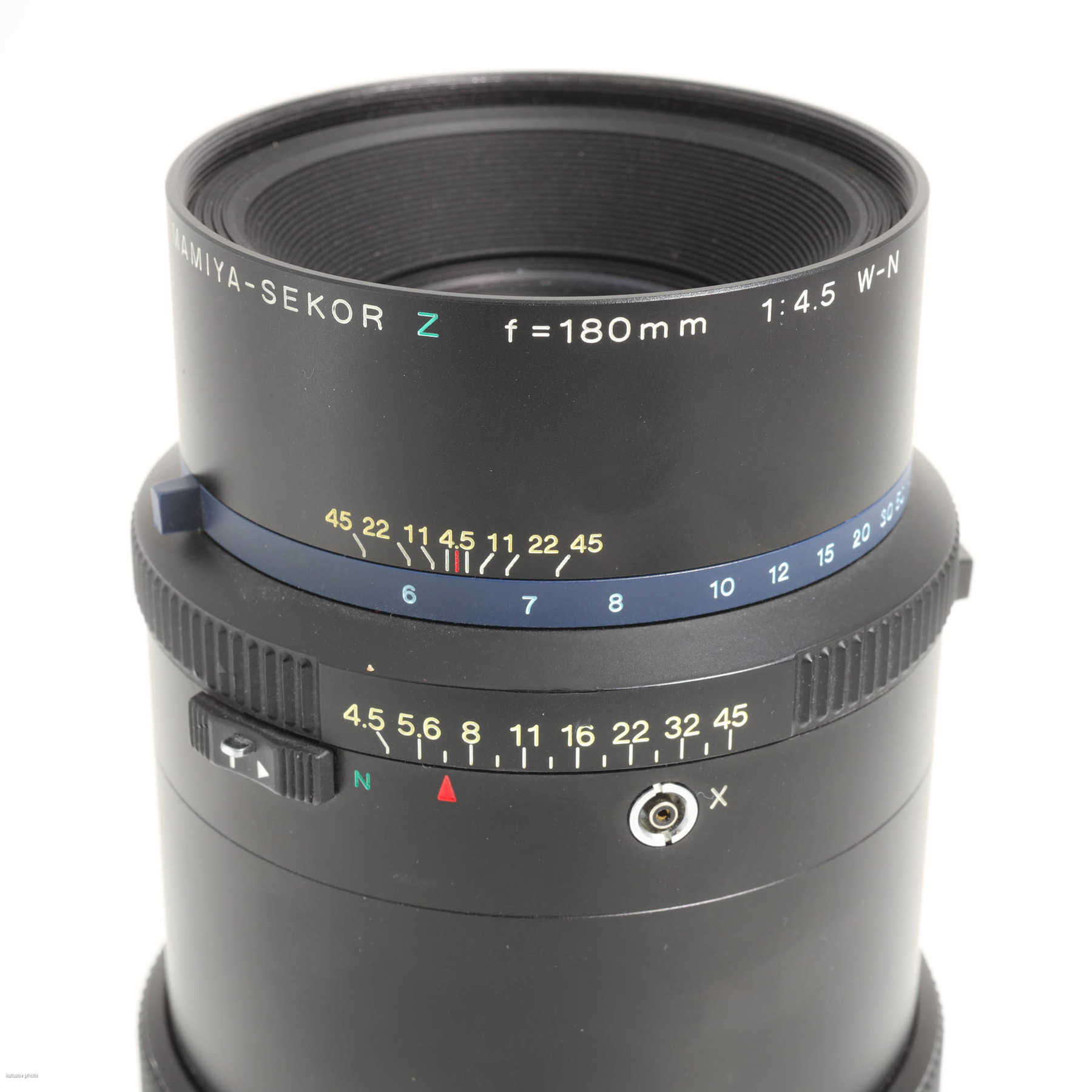 Mamiya RZ67 PRO с объективом Z 180mm f/4.5 W-N и призменным AE видоискателем Mamiya RZ67 PRO с объективом Z 180mm f/4.5 W-N и призменным AE видоискателем