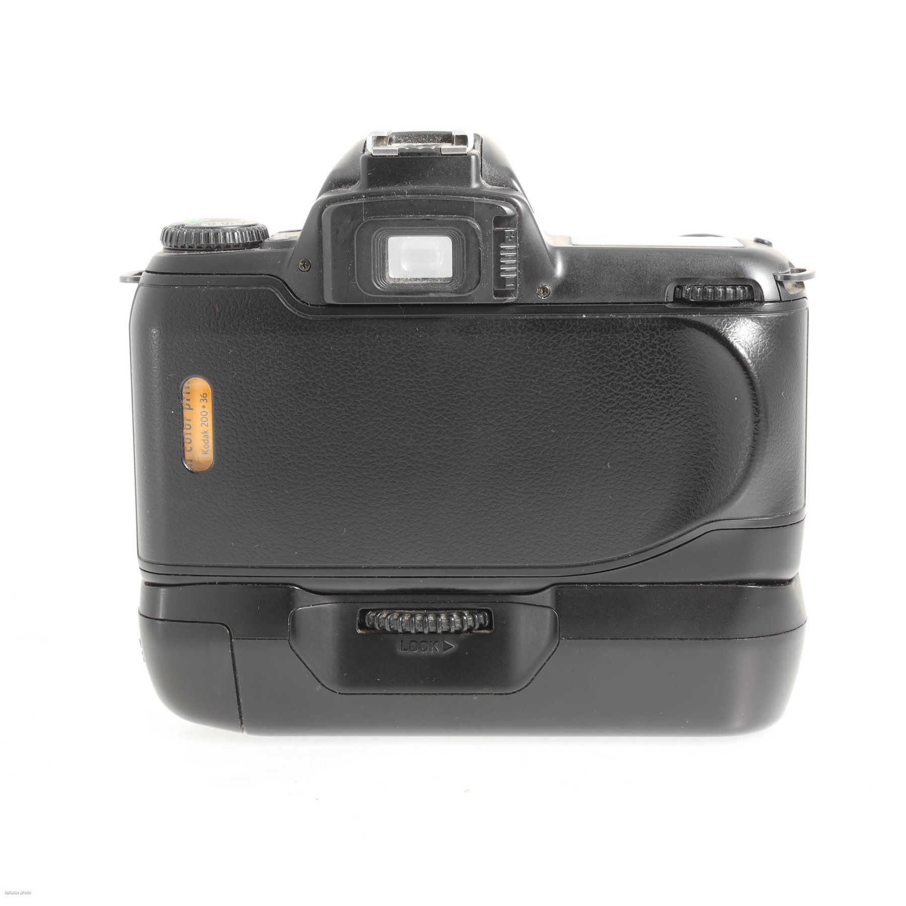 Nikon F65 с вертикальной рукояткой MB-17 Nikon F65 с вертикальной рукояткой MB-17