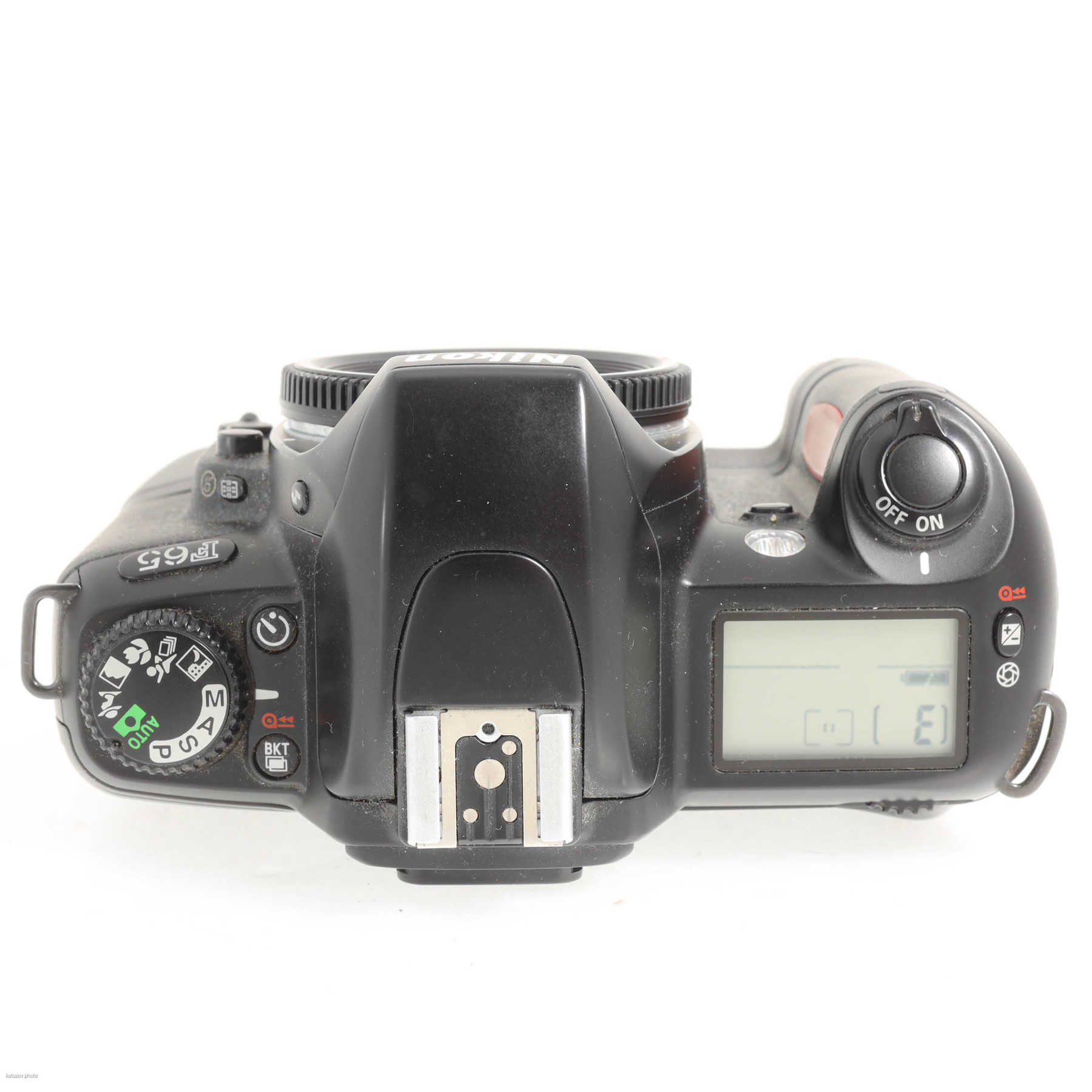 Nikon F65 с вертикальной рукояткой MB-17 Nikon F65 с вертикальной рукояткой MB-17