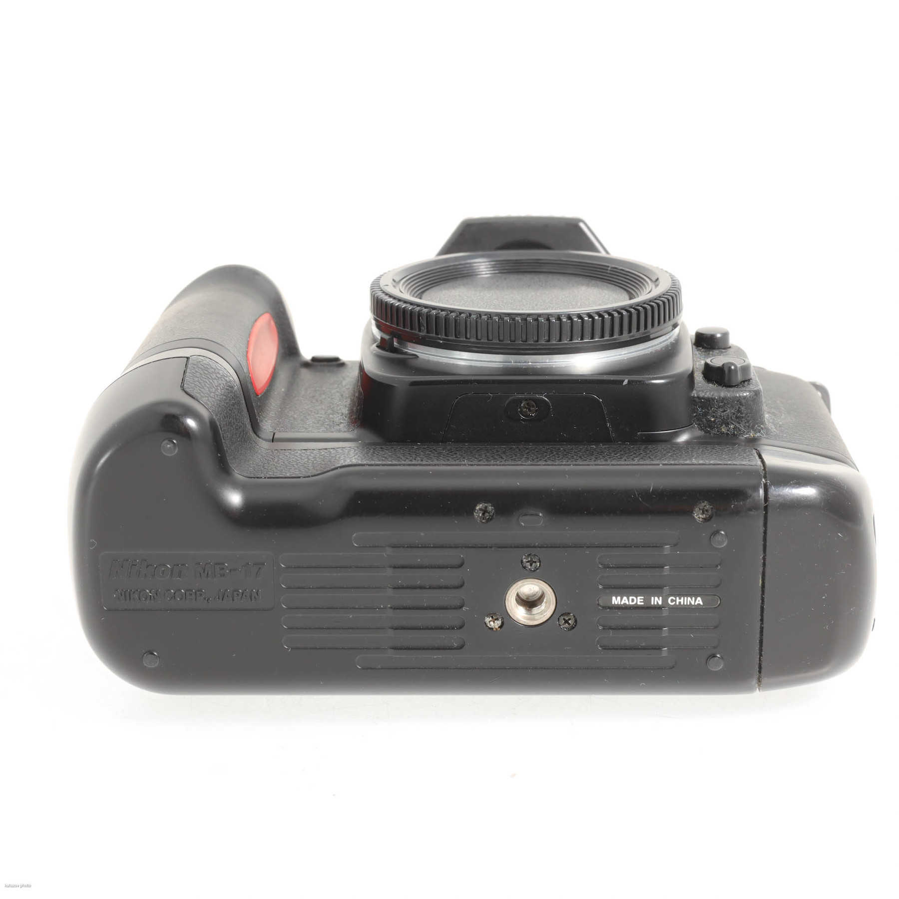 Nikon F65 с вертикальной рукояткой MB-17 Nikon F65 с вертикальной рукояткой MB-17