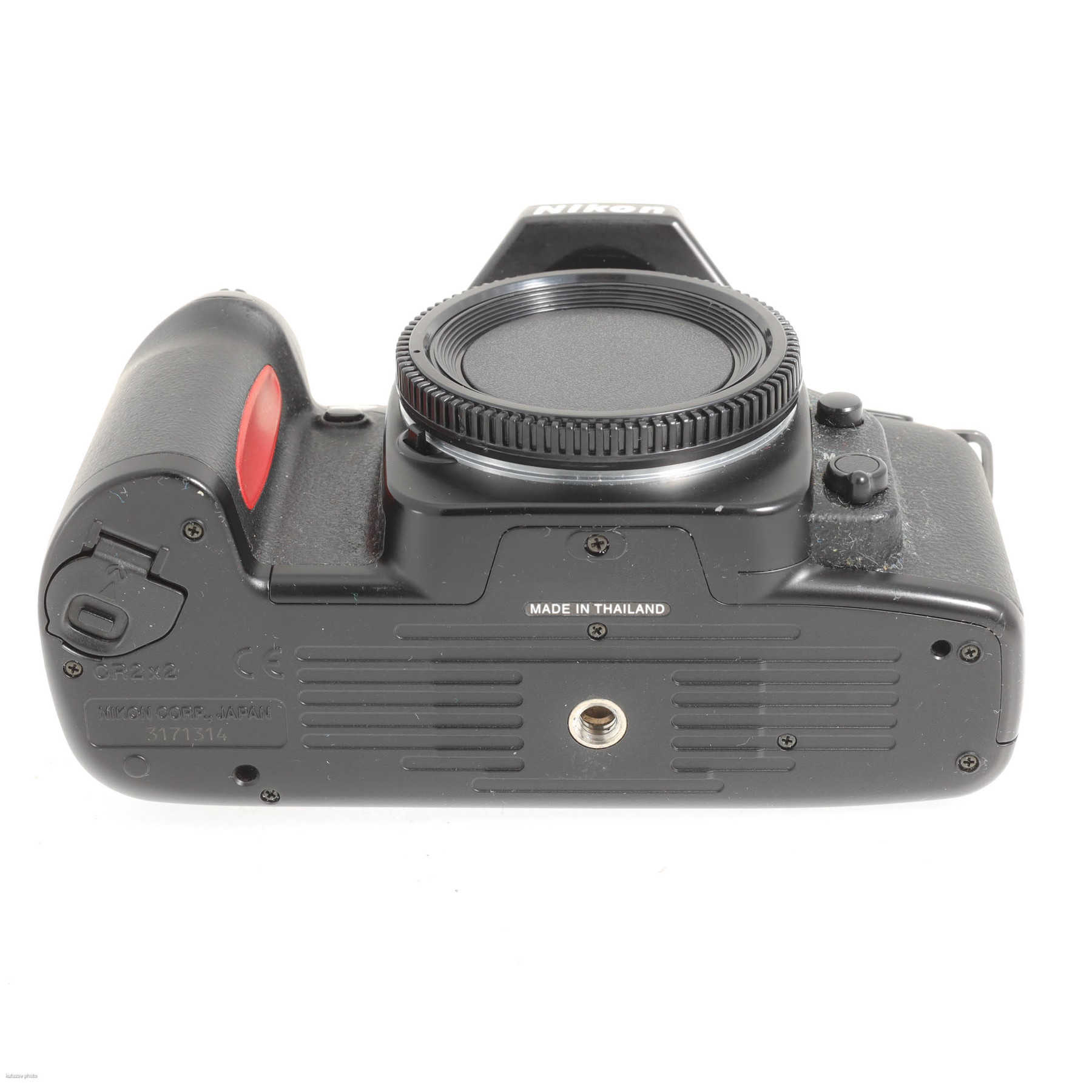 Nikon F65 с вертикальной рукояткой MB-17 Nikon F65 с вертикальной рукояткой MB-17
