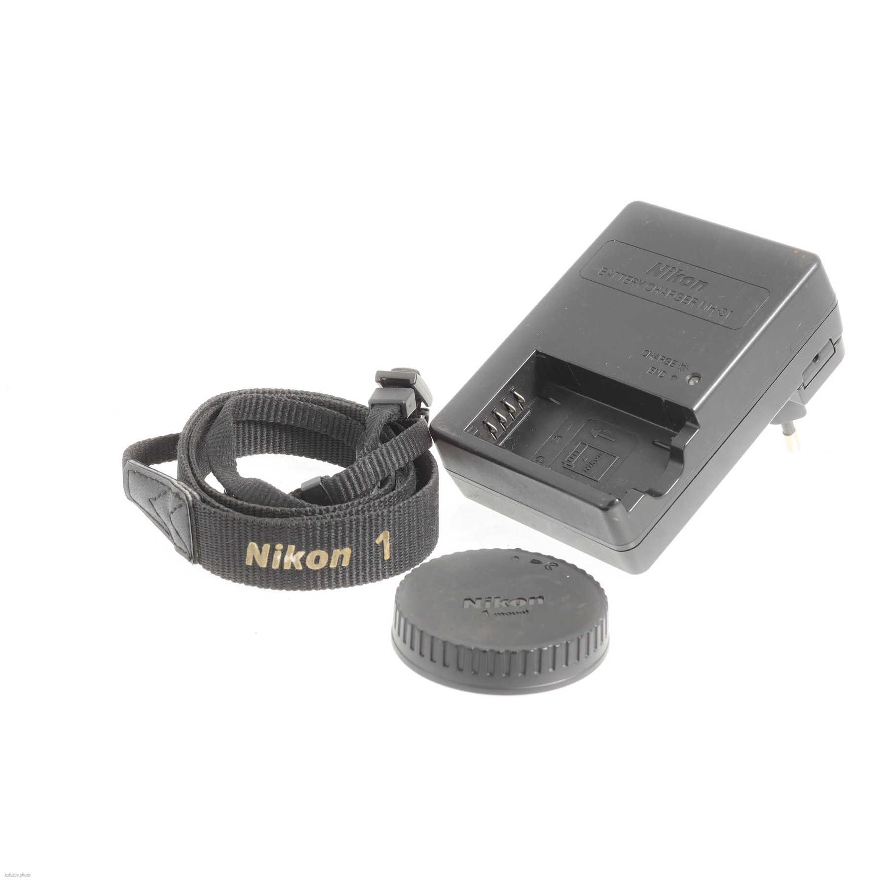 Nikon 1 J5 с объективом 10-30mm f/3.5-5.6 VR Nikon 1 J5 с объективом 10-30mm f/3.5-5.6 VR