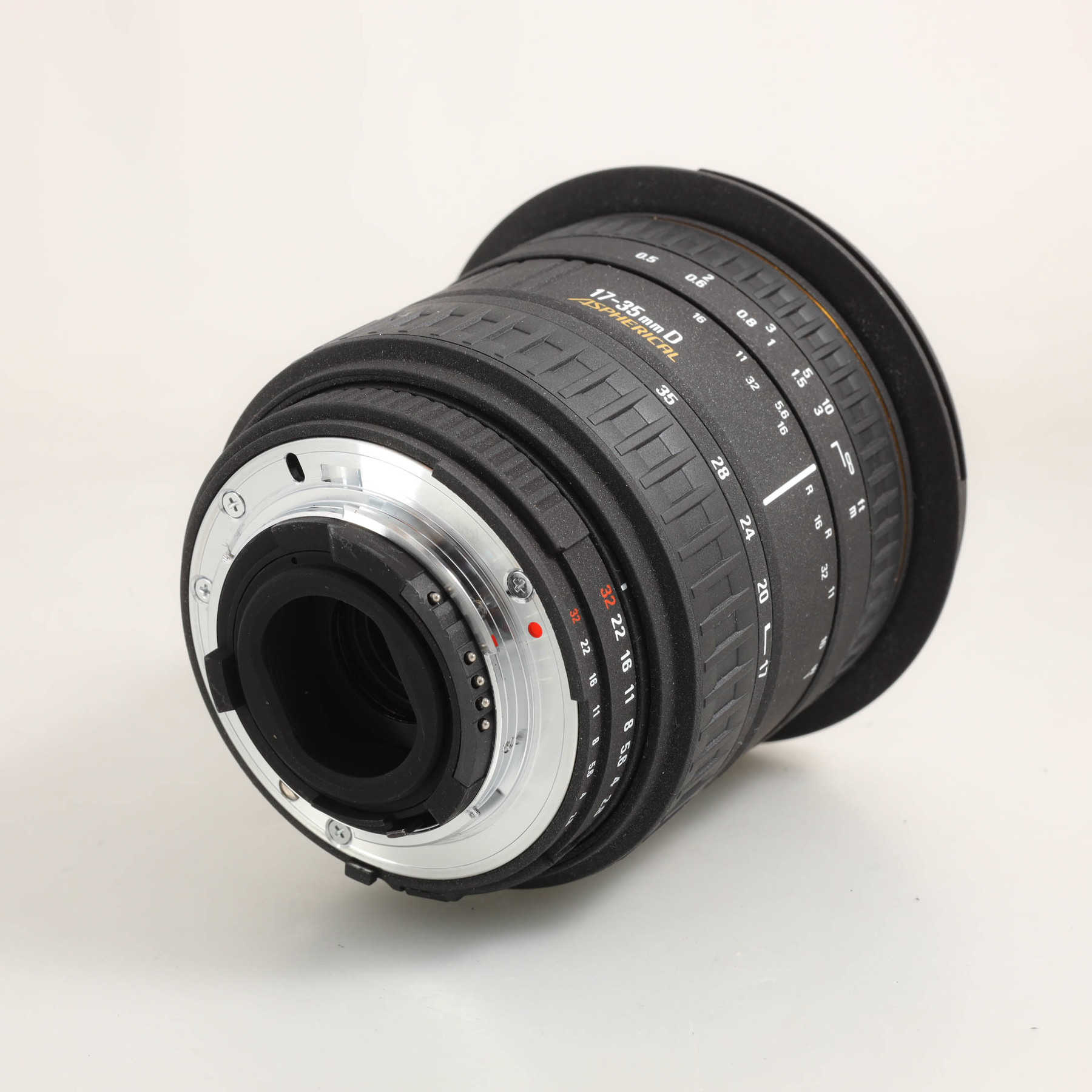 Sigma 17-35mm f/2.8-4 D EX Aspherical (Nikon F/AF) Sigma 17-35mm f/2.8-4 D EX Aspherical (Nikon F/AF)