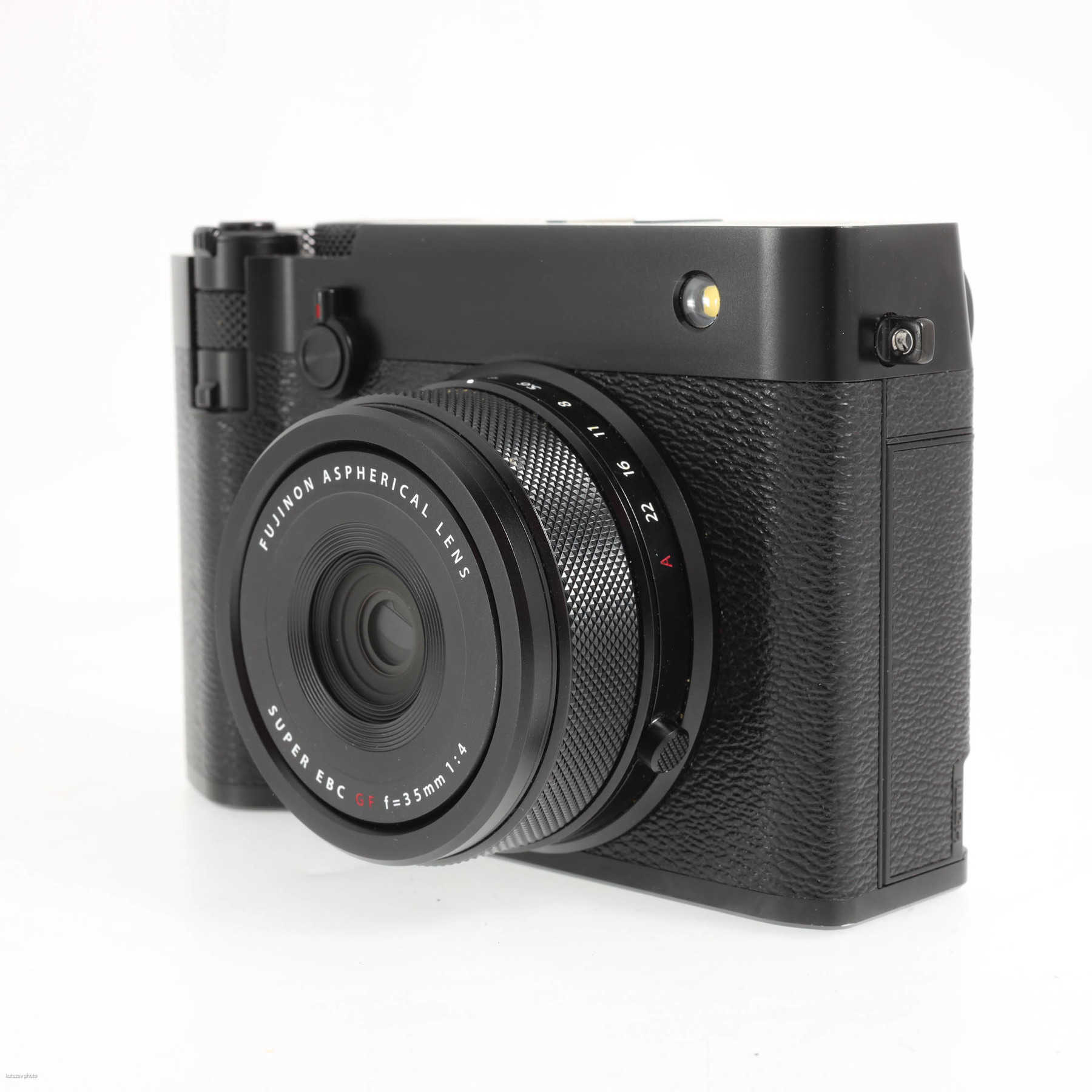 Fujifilm GFX 100RF Black с широкоугольным конвертером Fujifilm GFX 100RF Black с широкоугольным конвертером