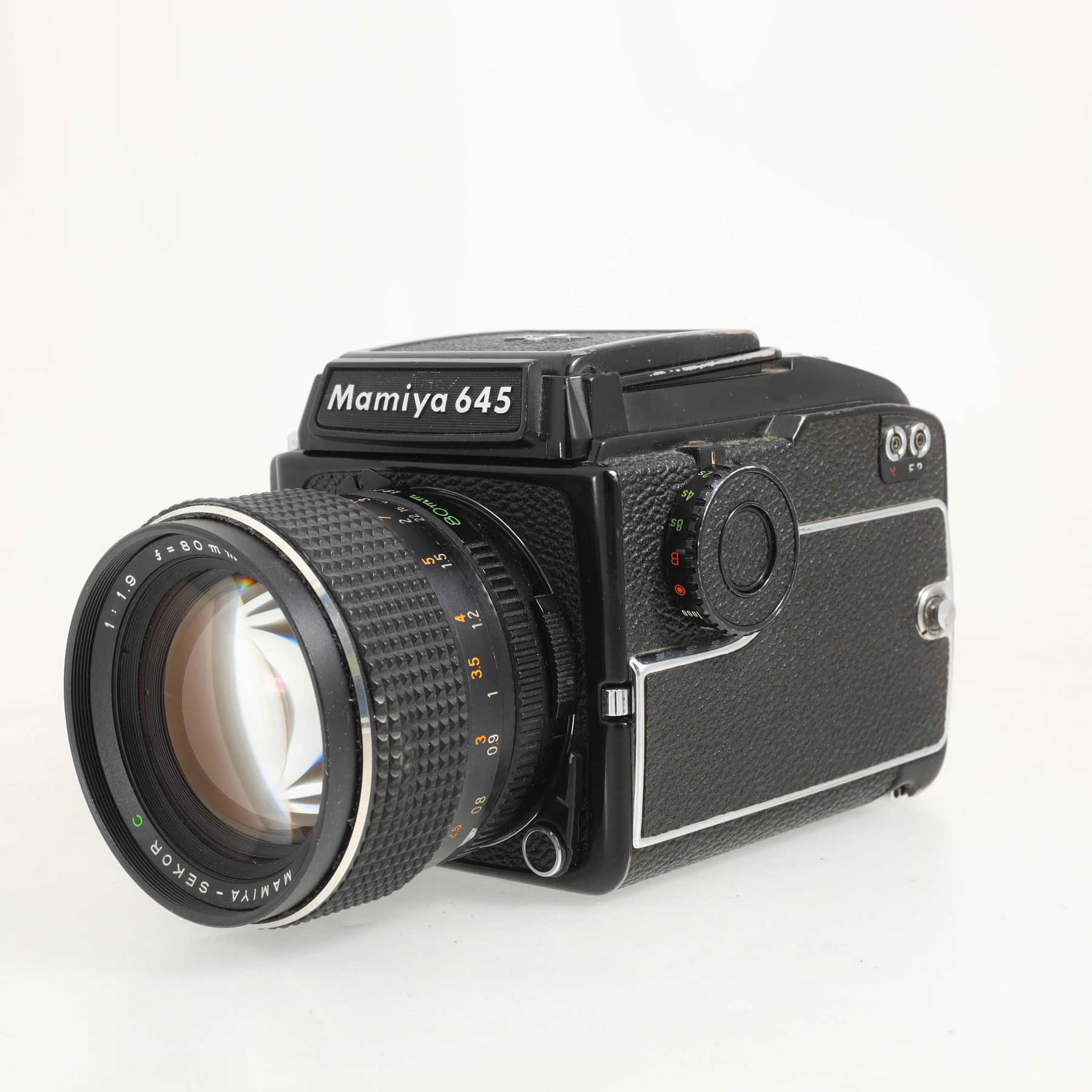 Mamiya M645 1000s с объективом 80mm f/1.9 Sekor C Mamiya M645 1000s с объективом 80mm f/1.9 Sekor C