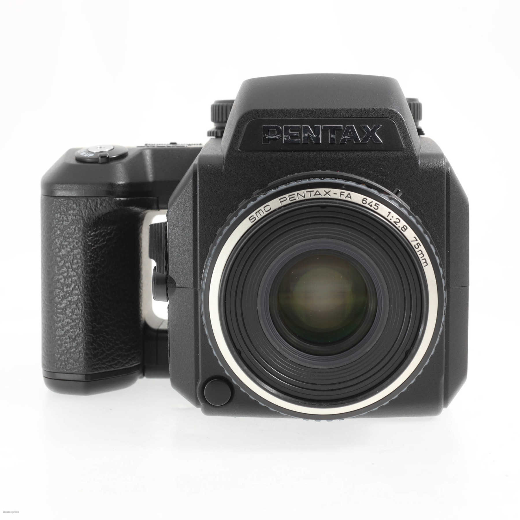 Pentax 645N II с объективом FA 75mm f/2.8 Pentax 645N II с объективом FA 75mm f/2.8