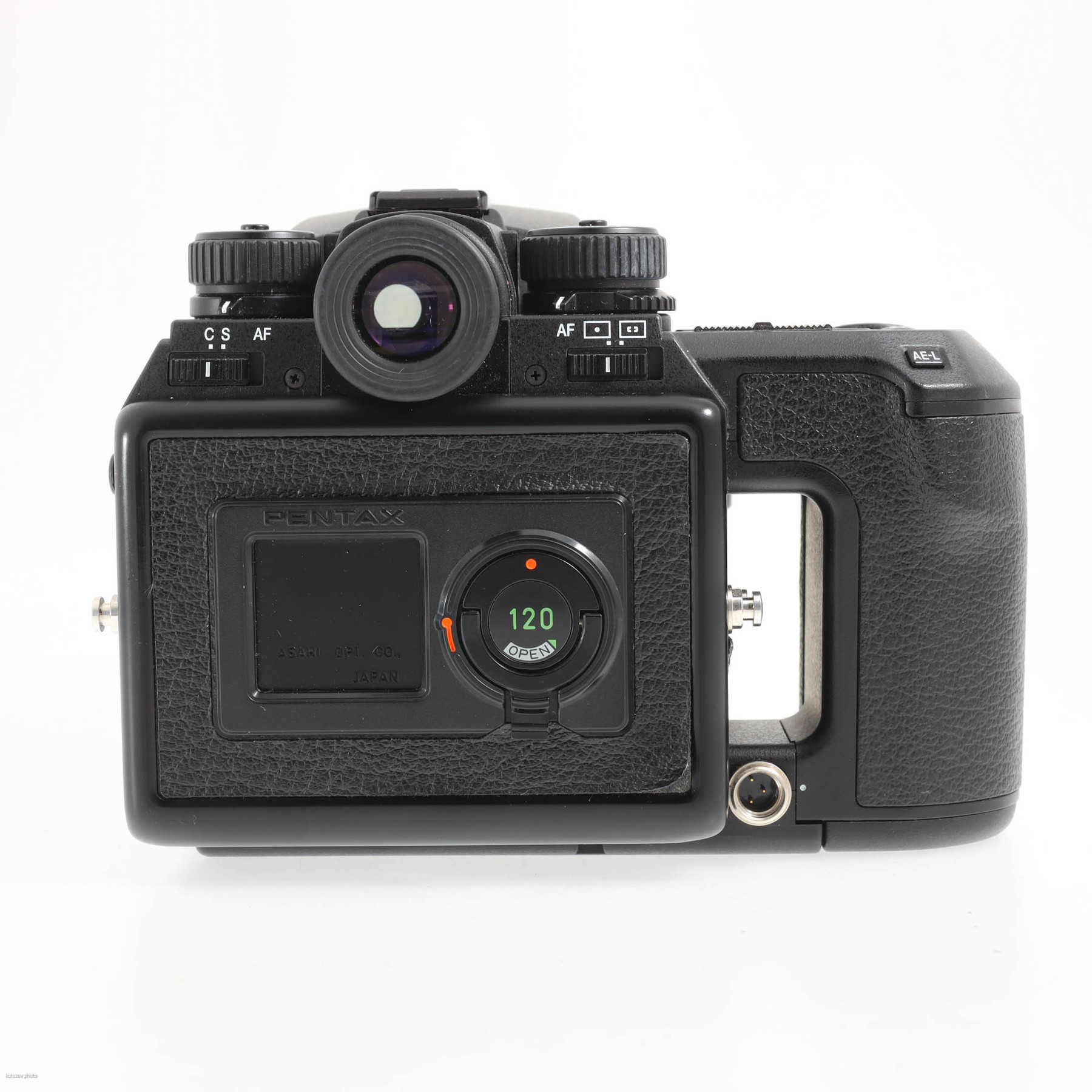 Pentax 645N II с объективом FA 75mm f/2.8 Pentax 645N II с объективом FA 75mm f/2.8