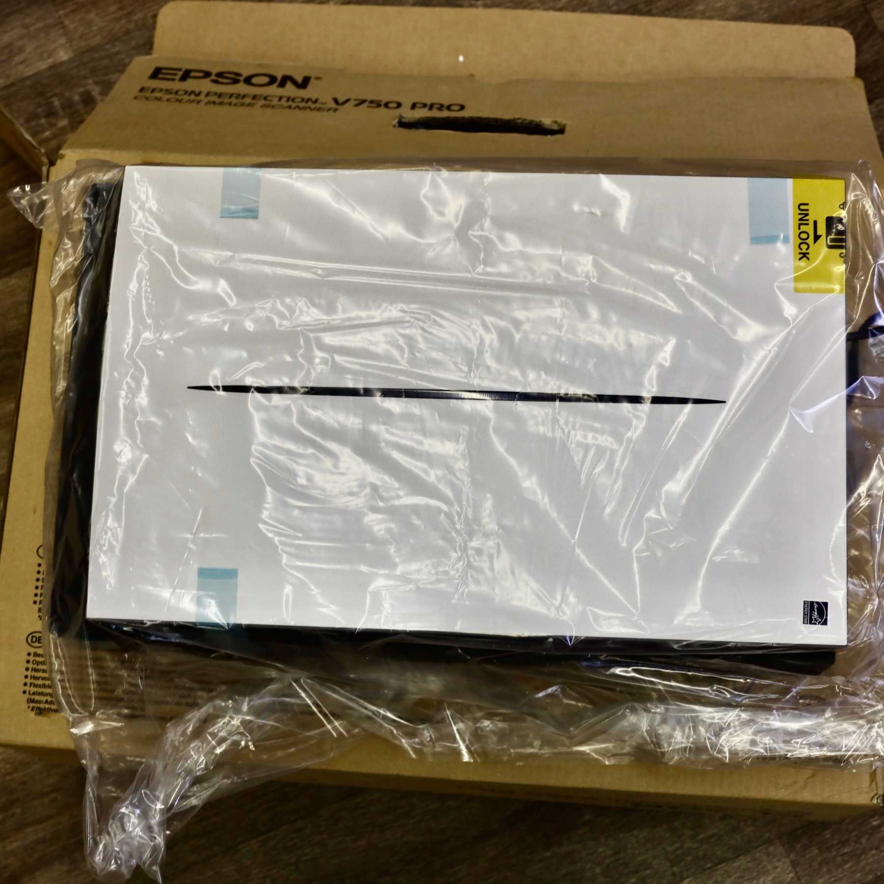 Epson V750 Pro Сканер Epson V750 Pro Сканер