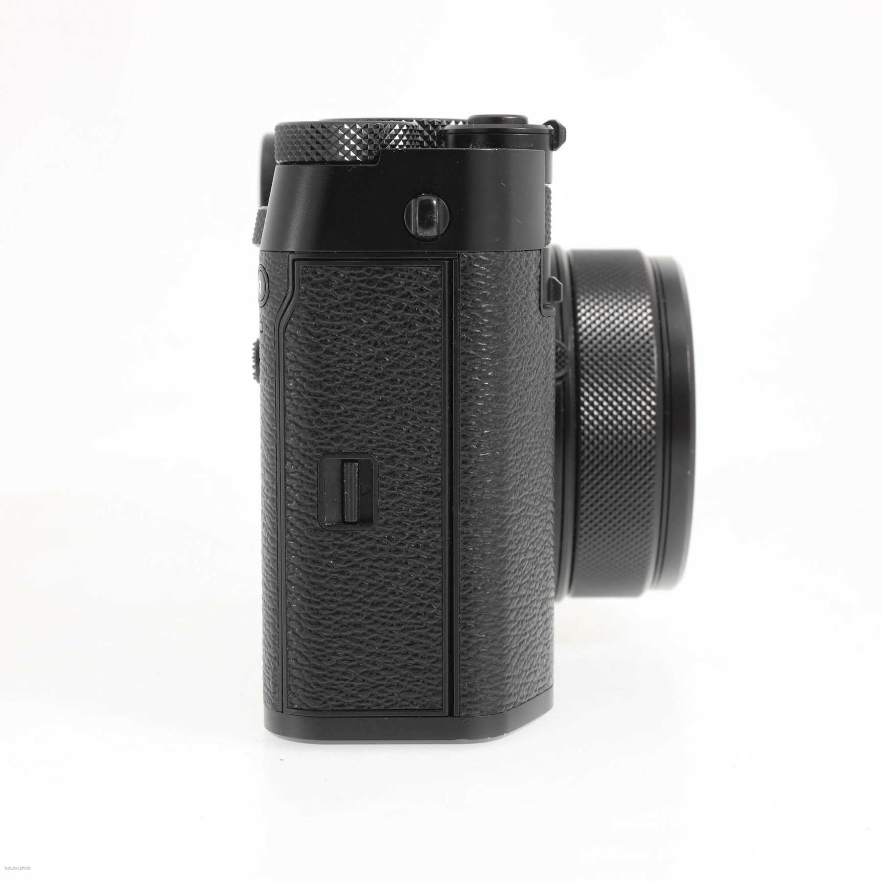 Fujifilm GFX 100RF Black с широкоугольным конвертером Fujifilm GFX 100RF Black с широкоугольным конвертером