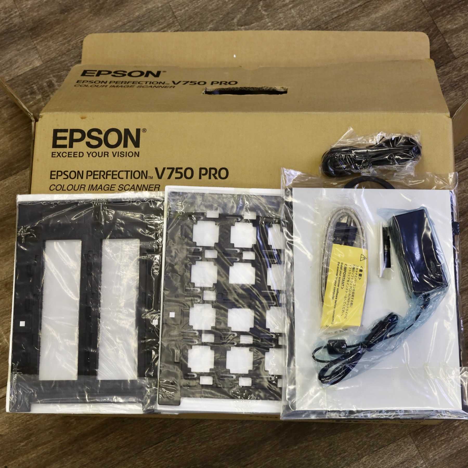 Epson V750 Pro Сканер Epson V750 Pro Сканер