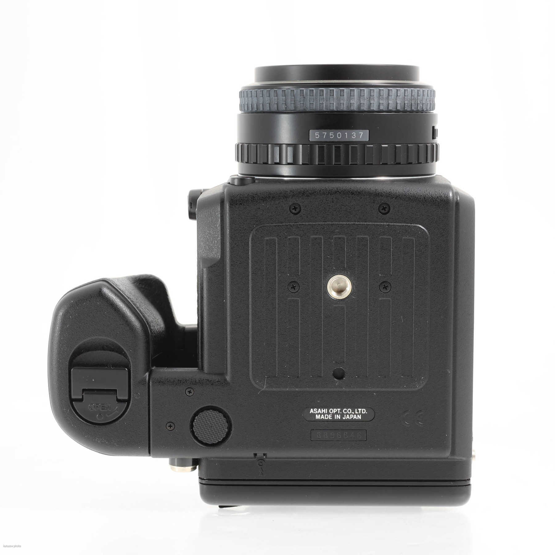 Pentax 645N II с объективом FA 75mm f/2.8 Pentax 645N II с объективом FA 75mm f/2.8