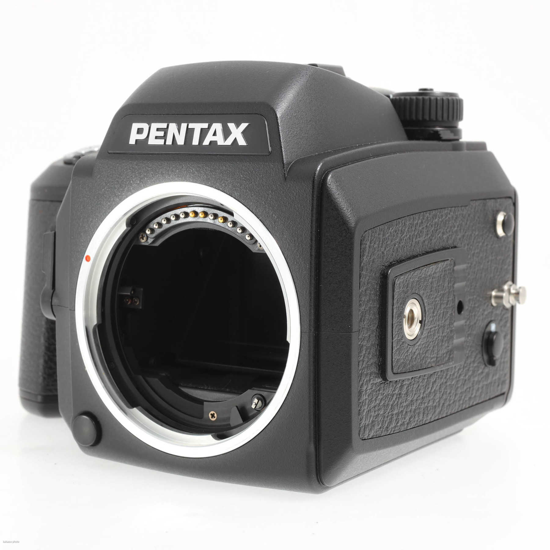 Pentax 645N II с объективом FA 75mm f/2.8 Pentax 645N II с объективом FA 75mm f/2.8