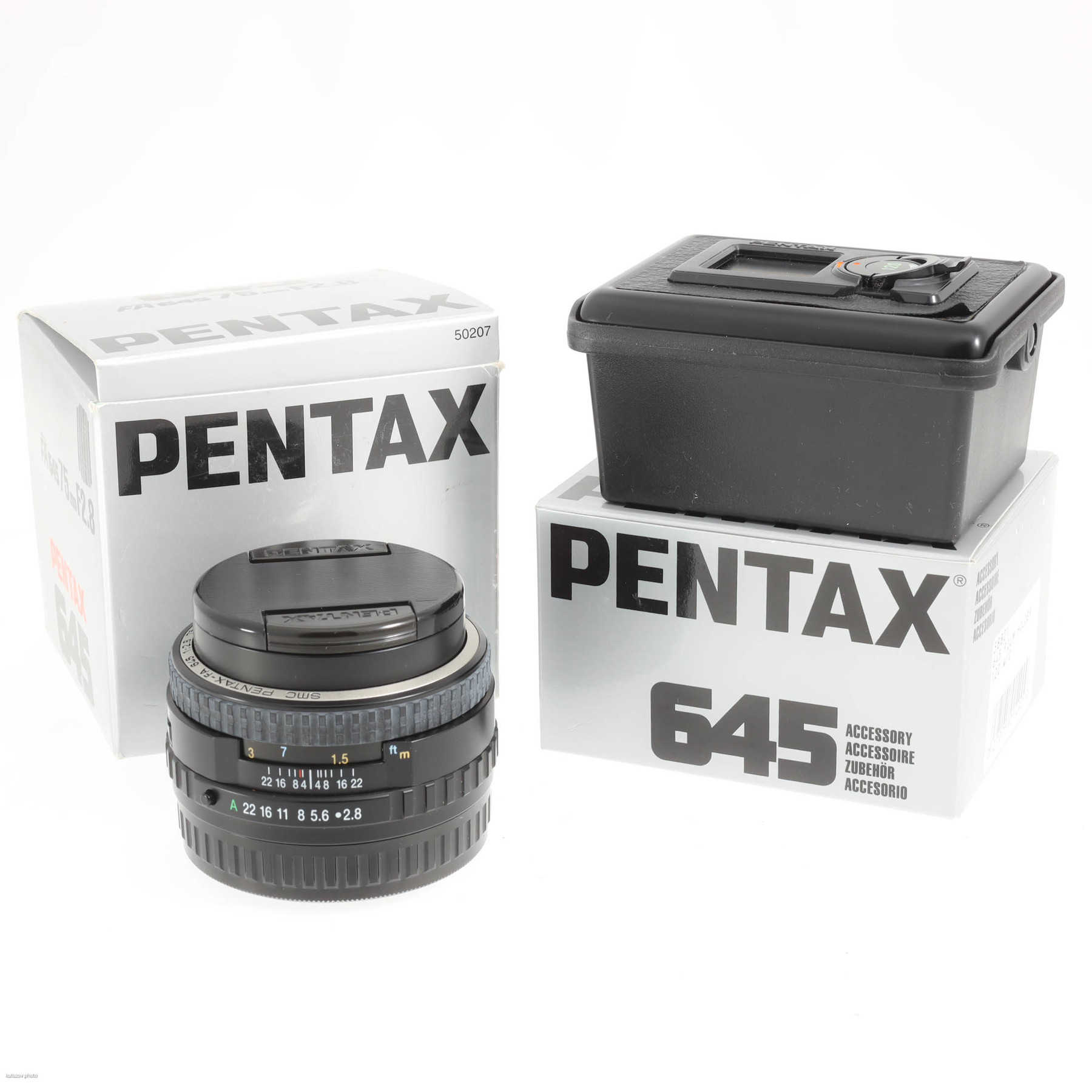 Pentax 645N II с объективом FA 75mm f/2.8 Pentax 645N II с объективом FA 75mm f/2.8