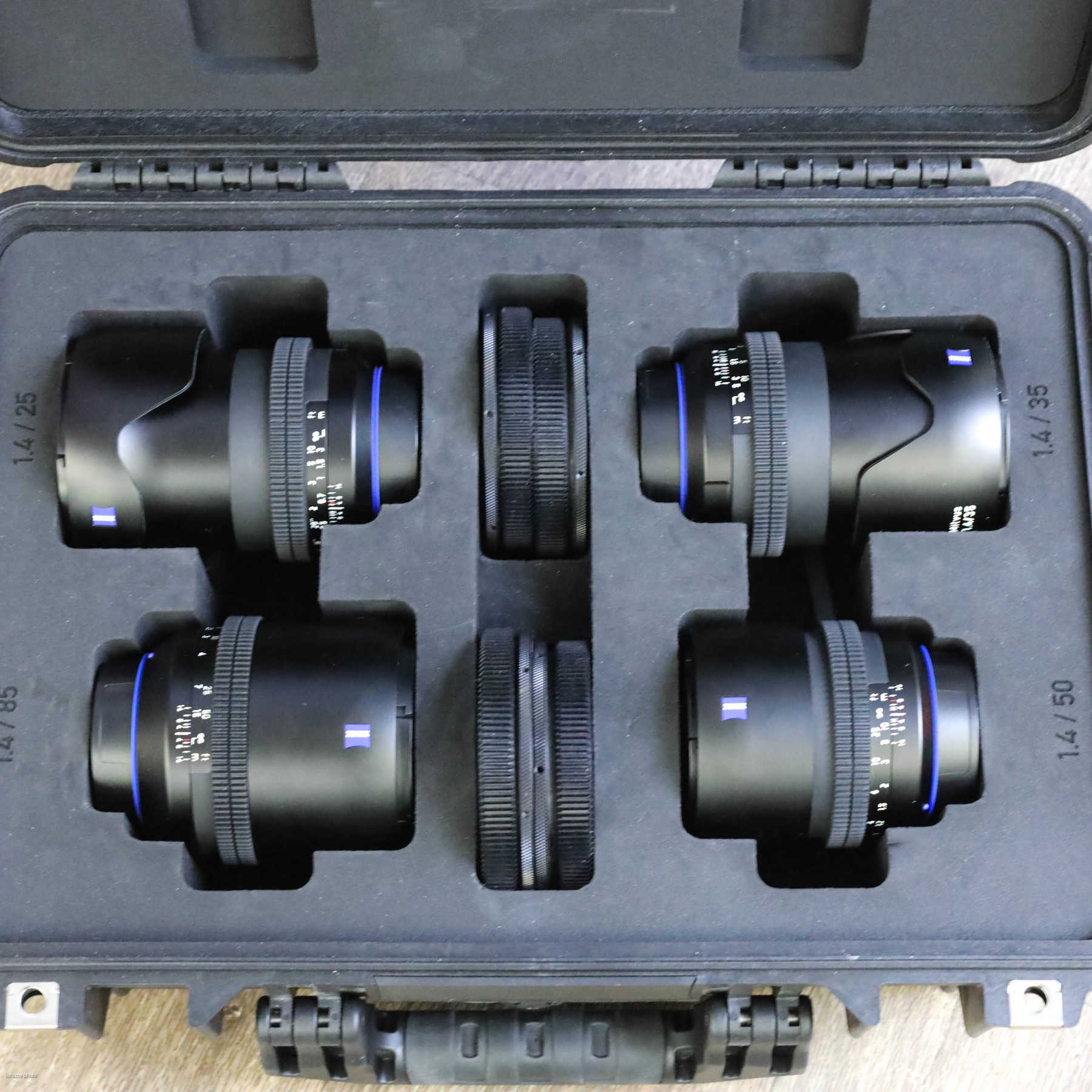 Zeiss Milvus ZE Super Speed набор из 5-х объективов для Canon EF Zeiss Milvus ZE Super Speed набор из 5-х объективов для Canon EF