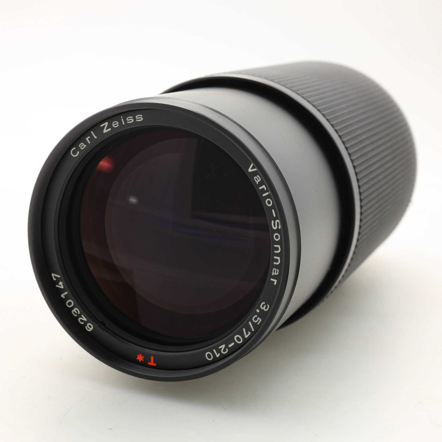 Contax 70-210mm f/3.5 T* Zeiss Vario-Sonnar Contax 70-210mm f/3.5 T* Zeiss Vario-Sonnar