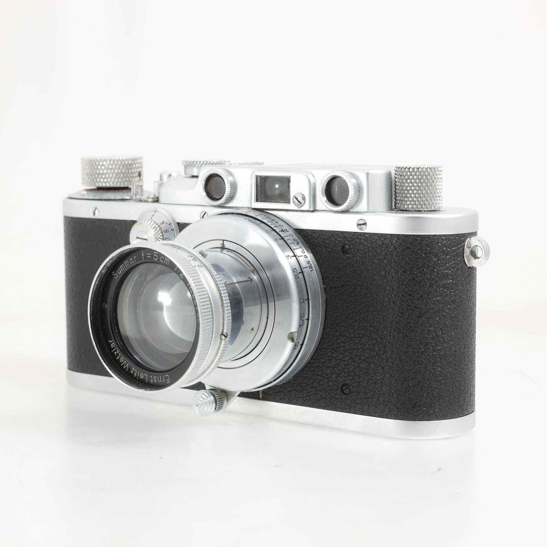 Leica IIIa (Model G) с объективом 50mm (5cm) f/2 Summar Leica IIIa (Model G) с объективом 50mm (5cm) f/2 Summar