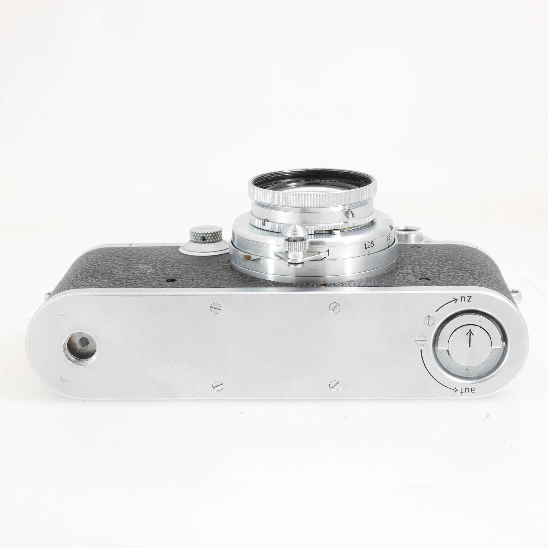 Leica IIIa (Model G) с объективом 50mm (5cm) f/2 Summar Leica IIIa (Model G) с объективом 50mm (5cm) f/2 Summar