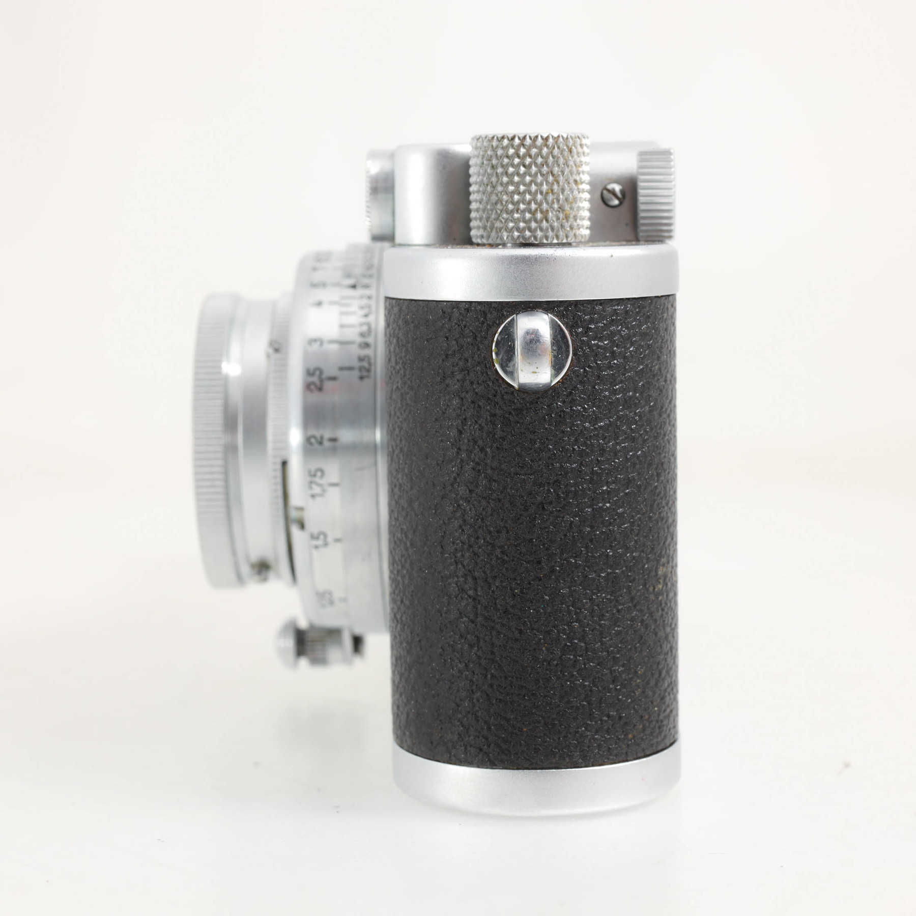 Leica IIIa (Model G) с объективом 50mm (5cm) f/2 Summar Leica IIIa (Model G) с объективом 50mm (5cm) f/2 Summar