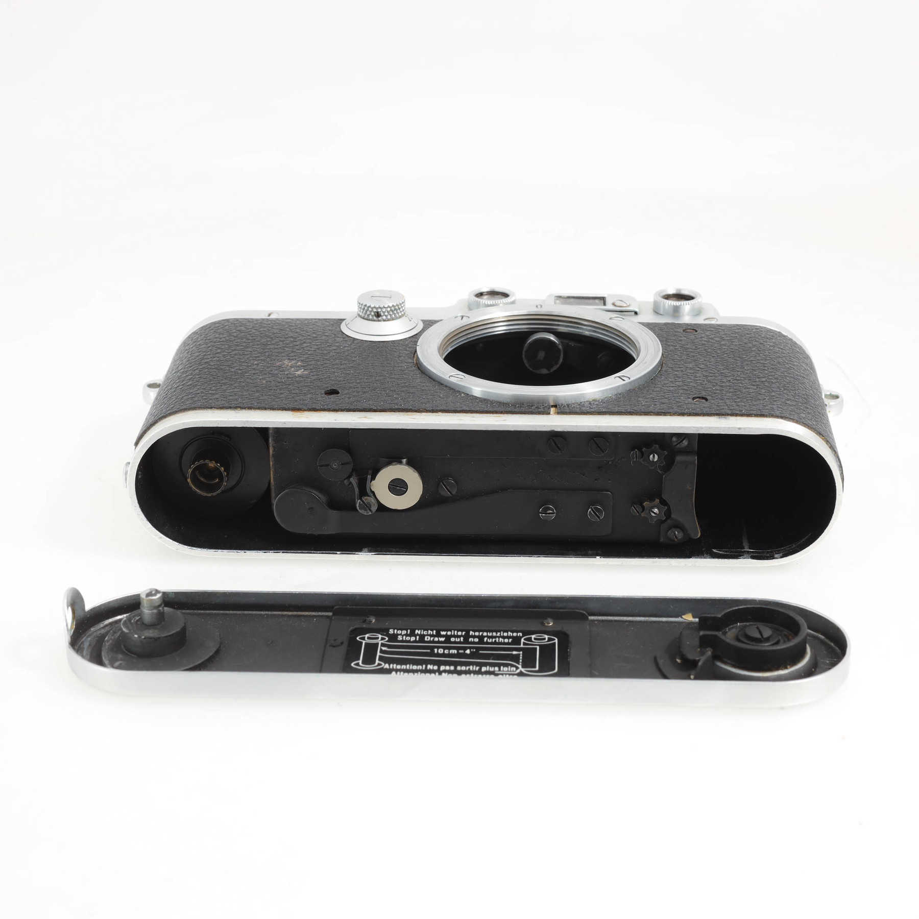 Leica IIIa (Model G) с объективом 50mm (5cm) f/2 Summar Leica IIIa (Model G) с объективом 50mm (5cm) f/2 Summar