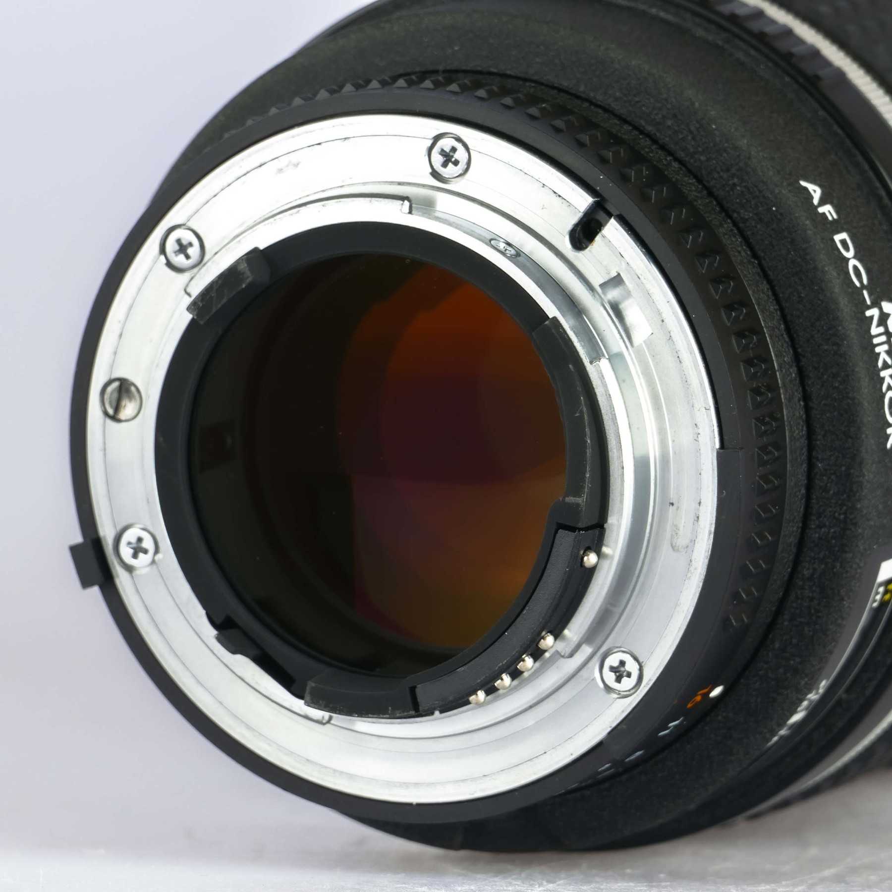 Nikon AF DC-Nikkor 105mm f/2D Nikon AF DC-Nikkor 105mm f/2D