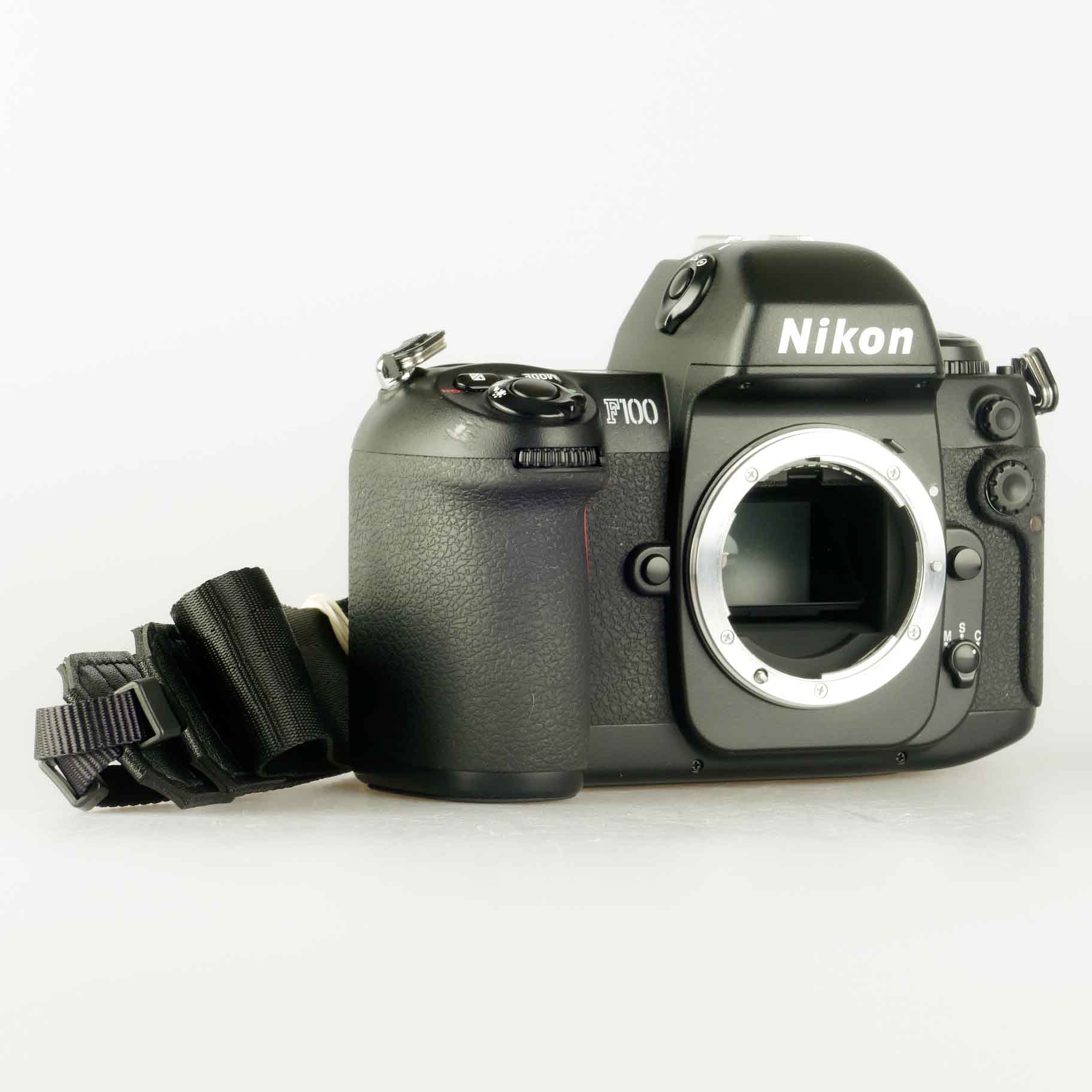 Nikon F100 (body) | Kutuzov Photo
