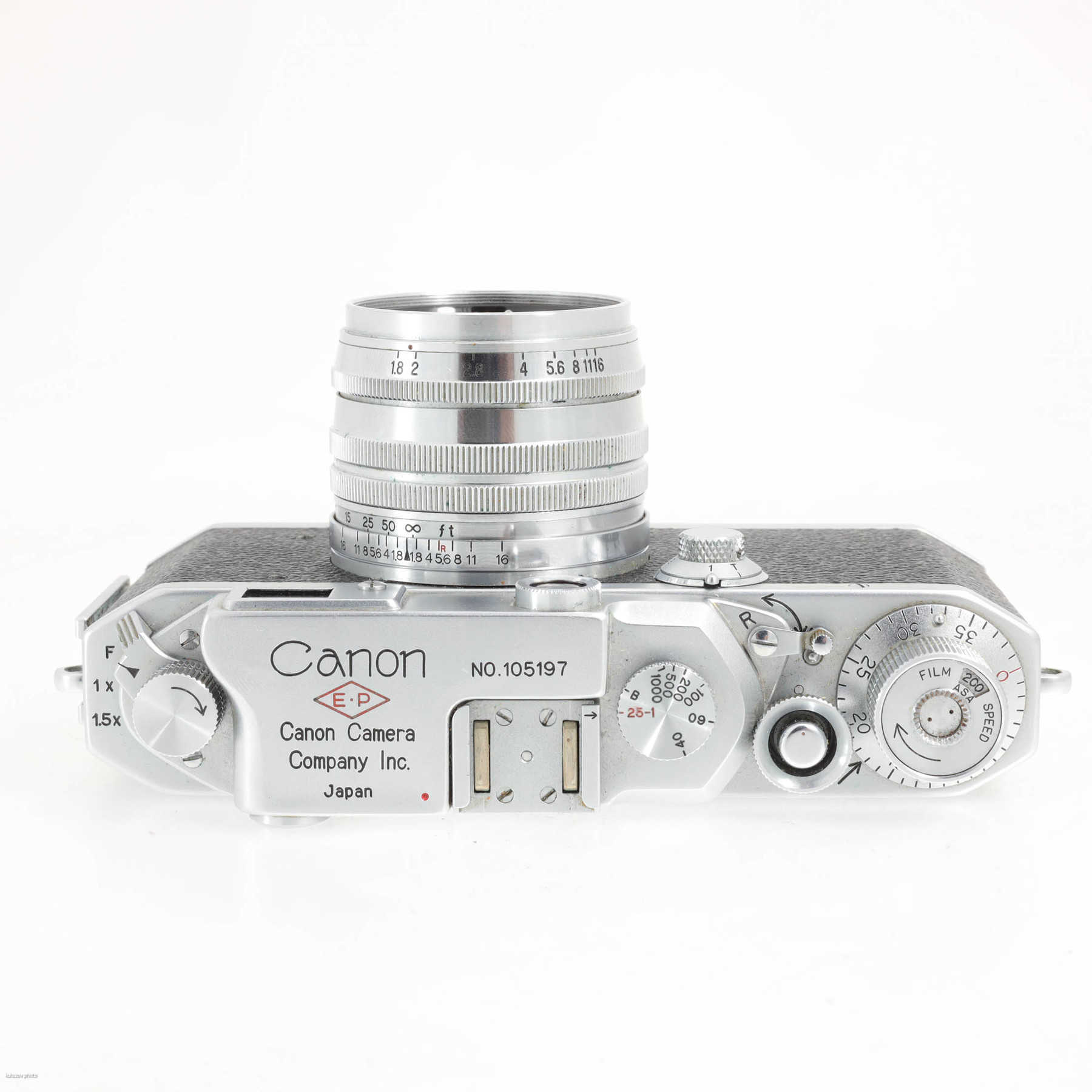 Canon IIIa с объективом Canon 50mm f/1.8 Canon IIIa с объективом Canon 50mm f/1.8
