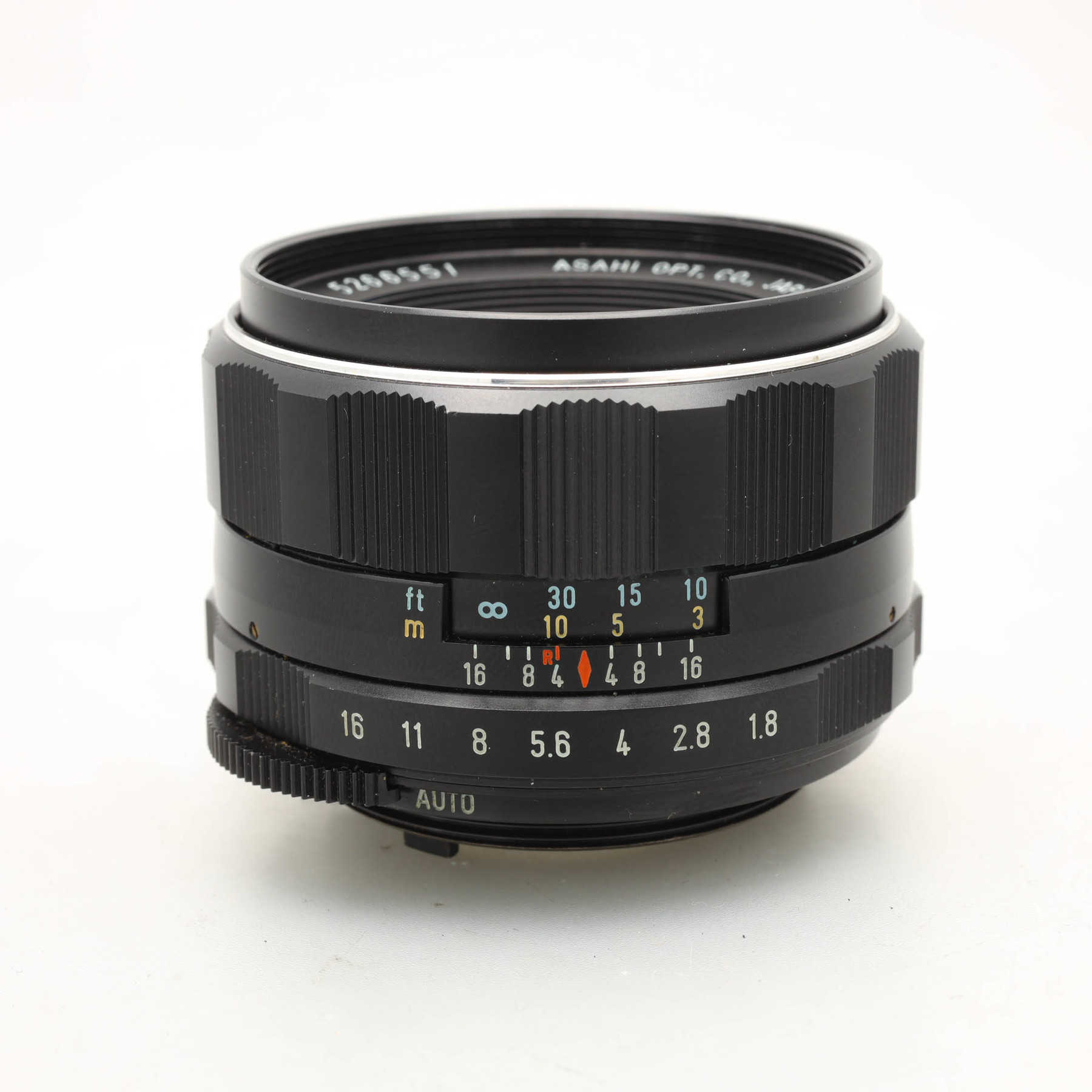 Pentax Spotmatic SP с объективом 55mm f/1.8 Takumar Pentax Spotmatic SP с объективом 55mm f/1.8 Takumar