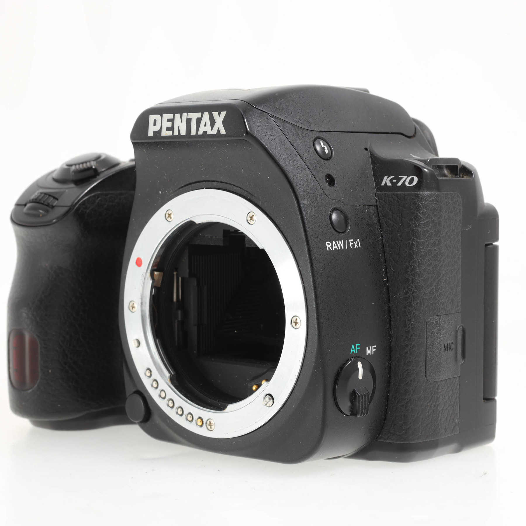 Pentax K-70 с объективом Sigma DC 17-70mm f/2.8-4 Macro HSM Pentax K-70 с объективом Sigma DC 17-70mm f/2.8-4 Macro HSM