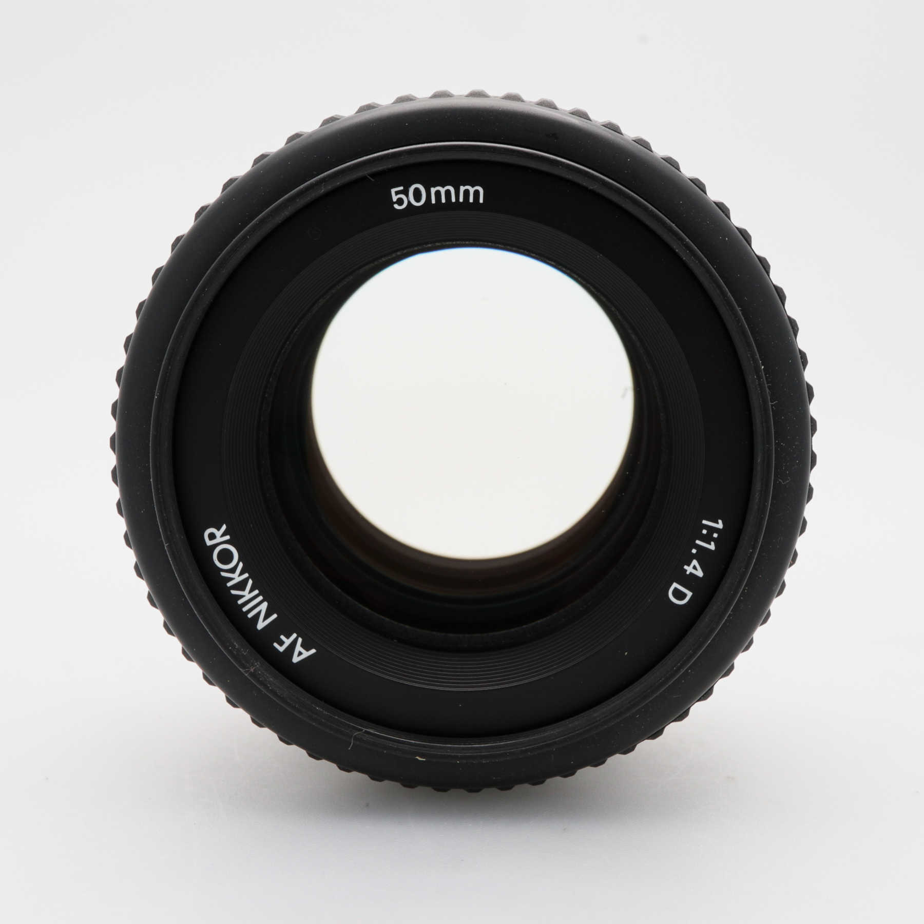 Nikon AF Nikkor 50mm f/1.4D | Kutuzov Photo