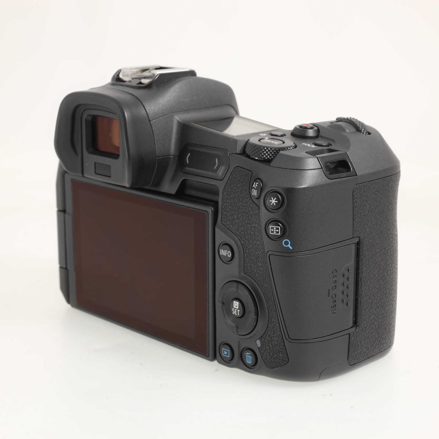 Canon EOS R с батарейной рукояткой BG-E22 Canon EOS R с батарейной рукояткой BG-E22