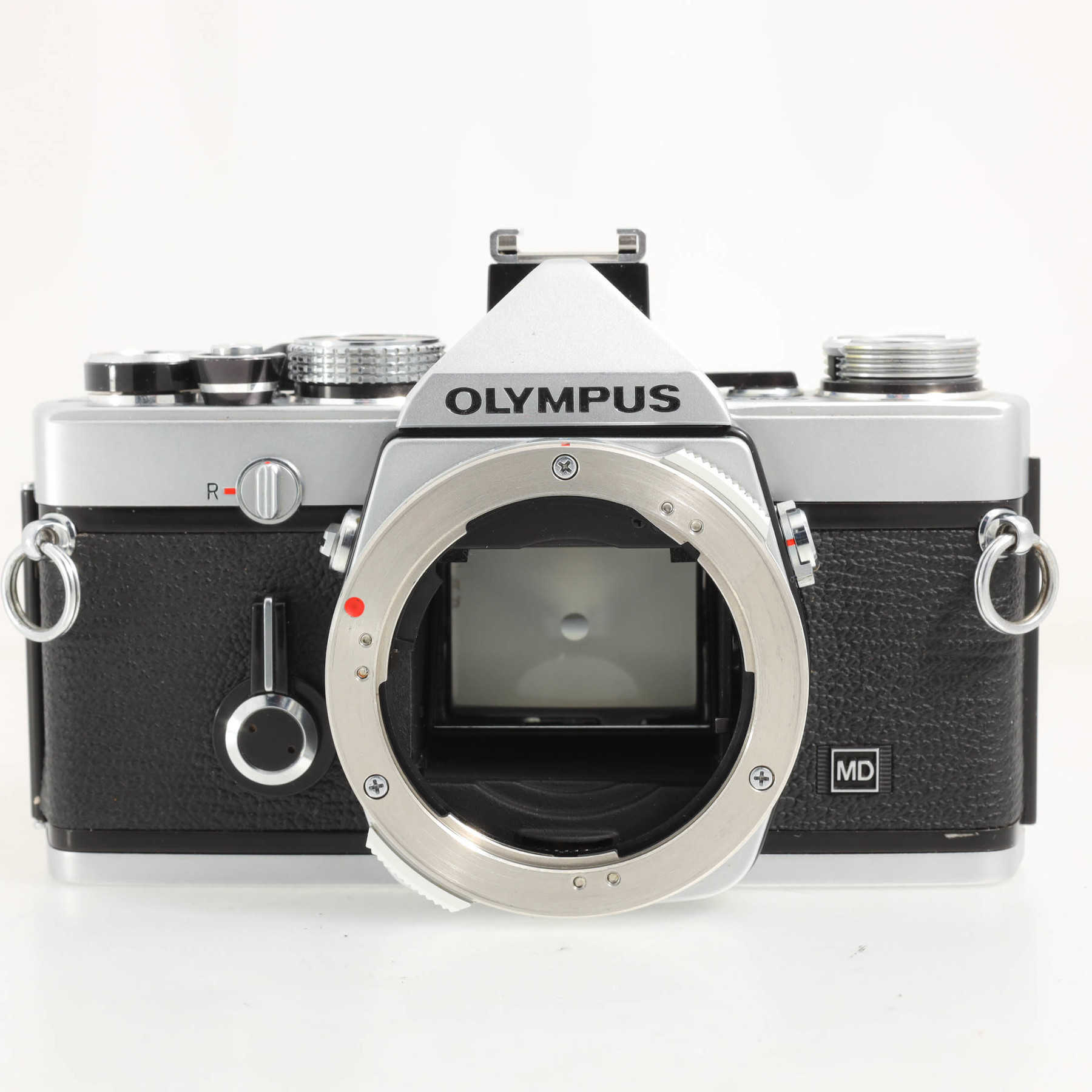 Olympus OM-1n с объективом 50mm f/1.8 F.Zuiko Olympus OM-1n с объективом 50mm f/1.8 F.Zuiko