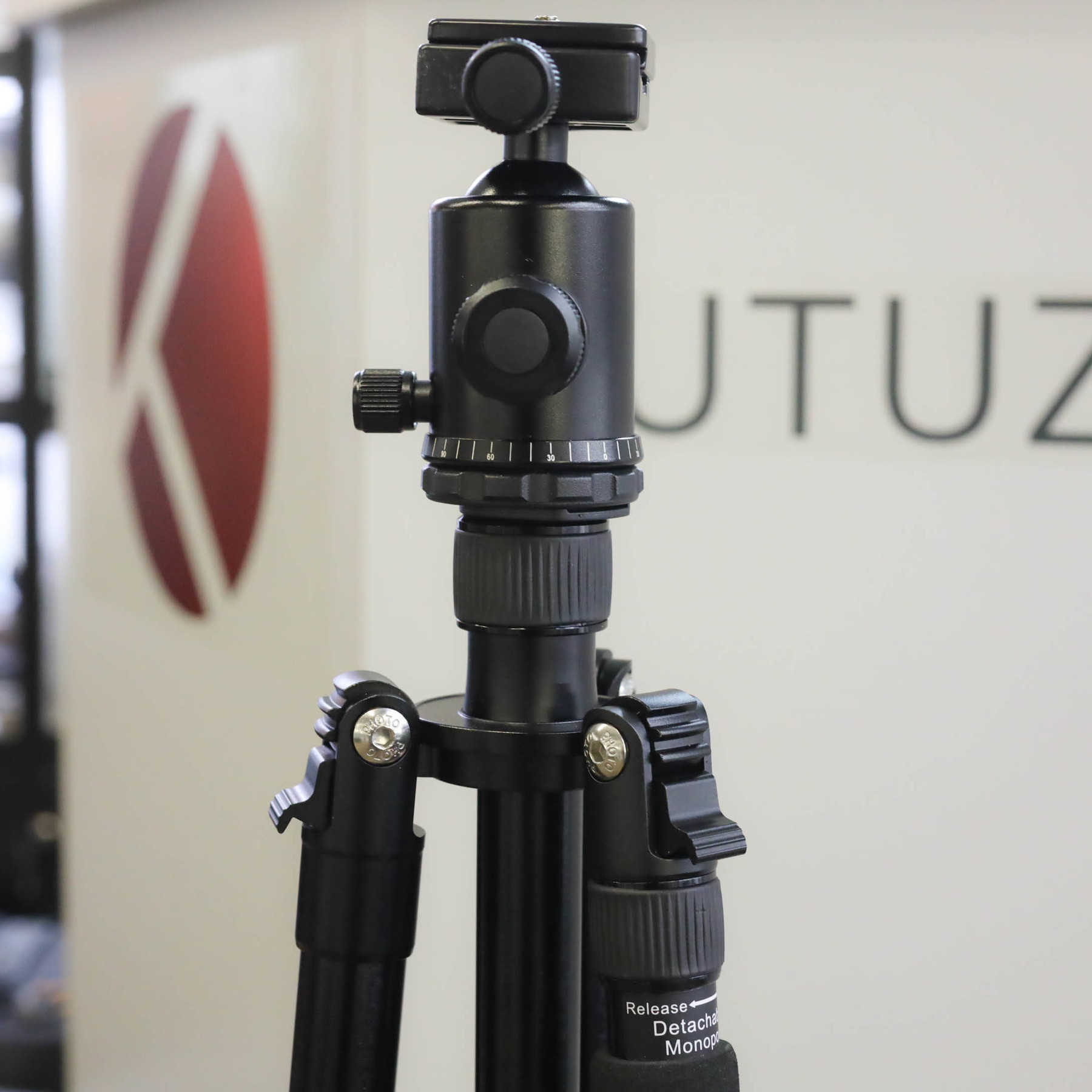 FST TA-2503D2A штатив с шаровой головкой FST TA-2503D2A штатив с шаровой головкой