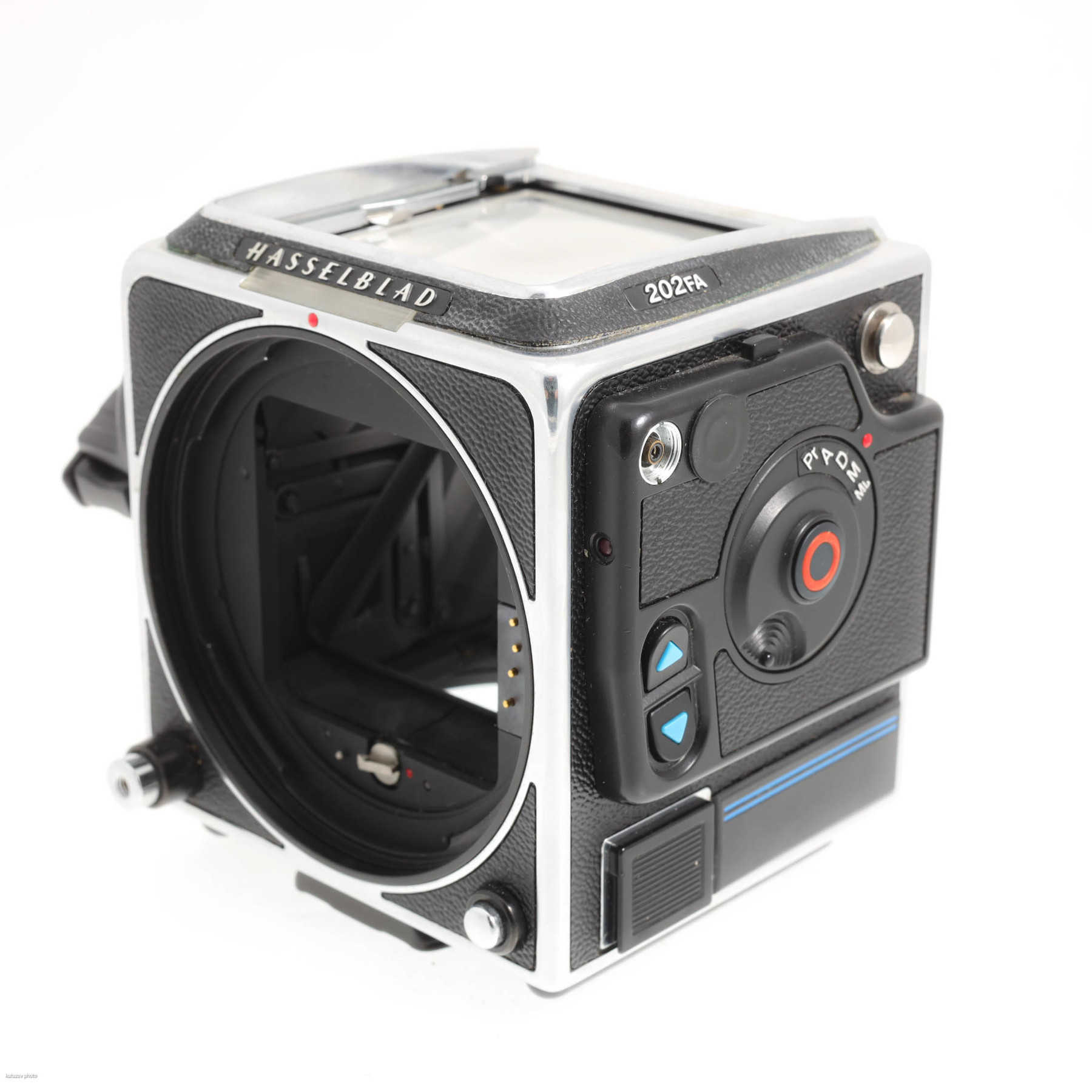 Hasselblad 202FA с объективом F 80mm f/2.8 T* Planar и призменным 45˚ видоискателем Hasselblad 202FA с объективом F 80mm f/2.8 T* Planar и призменным 45˚ видоискателем